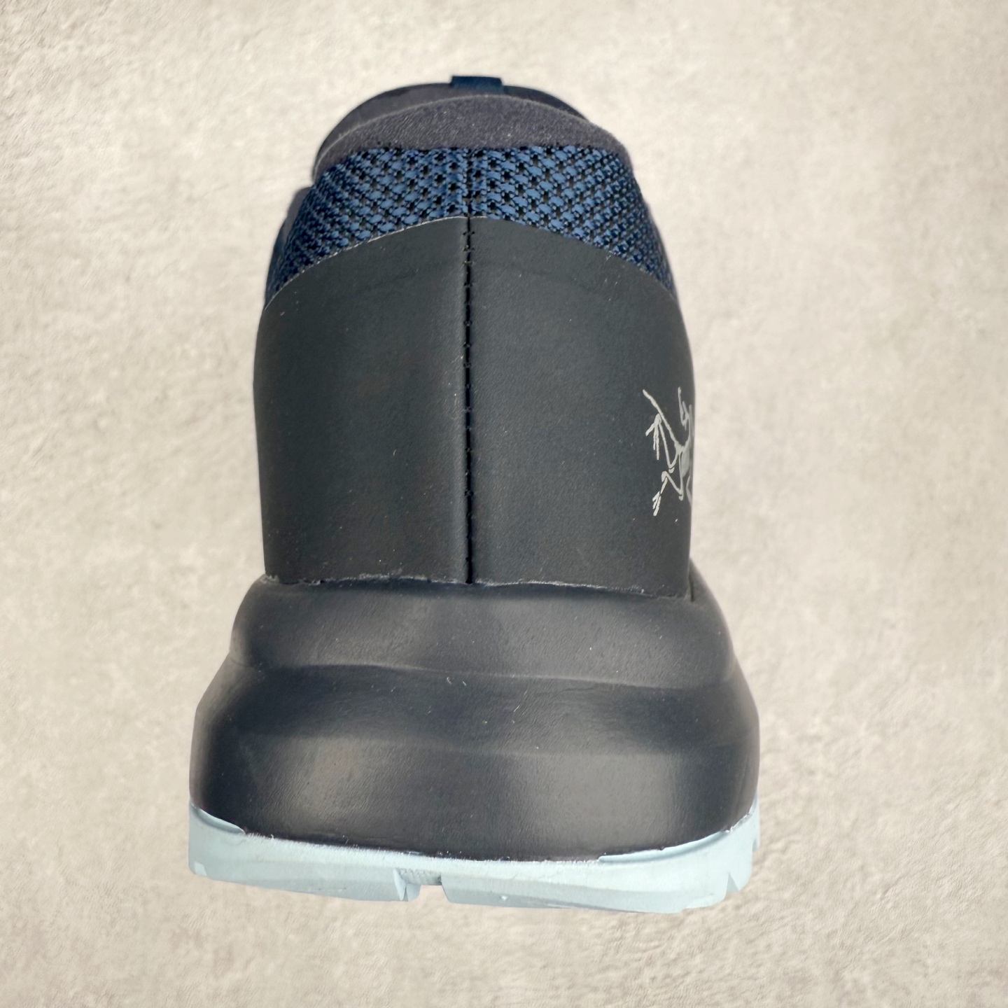 图片[8]-Arcteryx Aerios GTX 始祖鸟户外防水透气低帮徒步登山鞋 Arcteryx中文名始祖鸟 加拿大户外服饰品牌 1989年创立于加拿大温哥华 始祖鸟来自加拿大海岸山脉 植根高山的专业户外品牌 始终秉承对精湛设计和工艺孜孜以求的准则 从1989年创立至今 Arcteryx始终不断在产品设计与做工上不惜工本 以满足始祖鸟的标准 品质、设计以及精简的理念造就了其良好的性能 并能满足严苛环境下的使用需求 实拍调校N版已经零色差零失真 百分百还原实物色彩所见即所得 不存在货不对板色差等低级问题 选购参考实物拍摄 不混卖不参货 只用心做好货严格选品 承诺混一赔十 尺码：36 36.5 37.5 38 38.5 39 40 40.5 41 42 42.5 43 44 44.5 45-选品中心