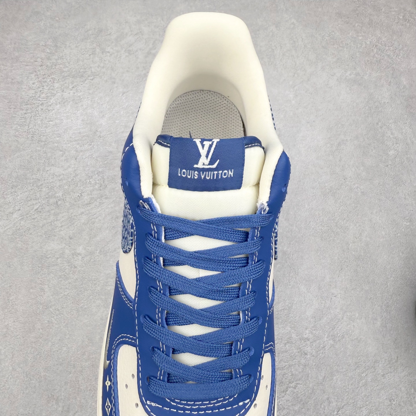 图片[5]-NK Air Force 1´07 Low 空军一号低帮百搭休闲运动板鞋 KK1988-092 柔软、弹性十足的缓震性能和出色的中底设计 横跨复古与现代的外型结合 造就出风靡全球 三十多年的Force 1 直到今天还深受青睐 实拍调校N版已经零色差零失真 百分百还原实物色彩所见即所得 不存在货不对板色差等低级问题 选购参考实物拍摄 不混卖不参货 只用心做好货严格选品 承诺混一赔十 尺码：36 36.5 37.5 38 38.5 39 40 40.5 41 42 42.5 43 44 44.5 45-选品中心