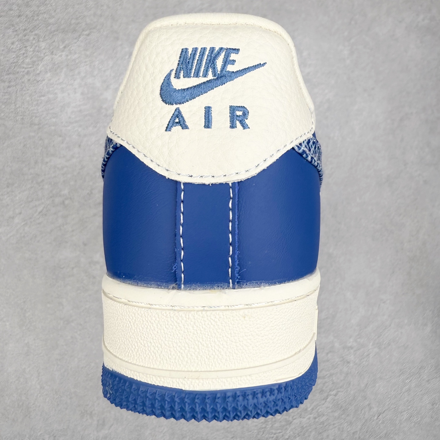 图片[8]-NK Air Force 1´07 Low 空军一号低帮百搭休闲运动板鞋 KK1988-092 柔软、弹性十足的缓震性能和出色的中底设计 横跨复古与现代的外型结合 造就出风靡全球 三十多年的Force 1 直到今天还深受青睐 实拍调校N版已经零色差零失真 百分百还原实物色彩所见即所得 不存在货不对板色差等低级问题 选购参考实物拍摄 不混卖不参货 只用心做好货严格选品 承诺混一赔十 尺码：36 36.5 37.5 38 38.5 39 40 40.5 41 42 42.5 43 44 44.5 45-选品中心