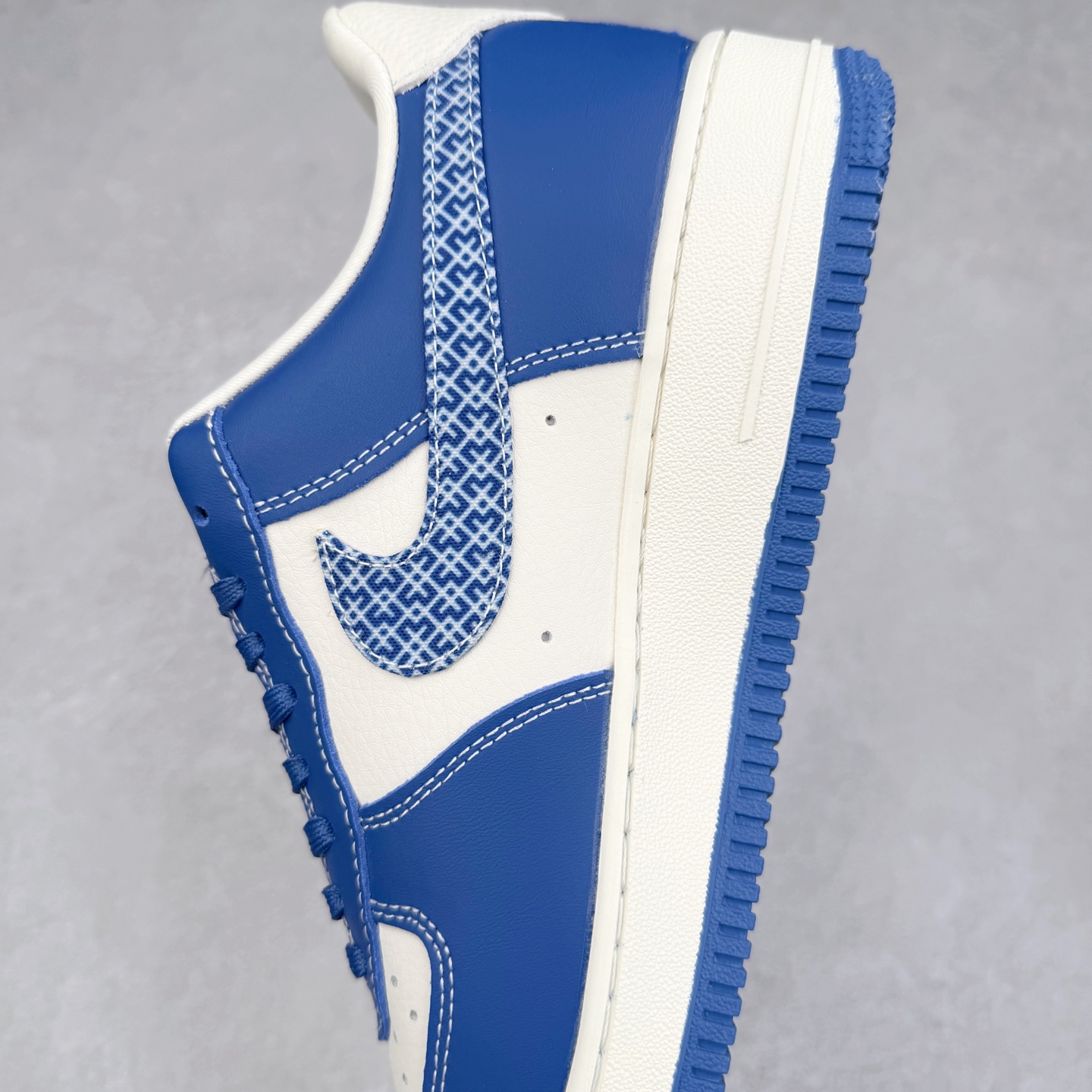 图片[7]-NK Air Force 1´07 Low 空军一号低帮百搭休闲运动板鞋 KK1988-092 柔软、弹性十足的缓震性能和出色的中底设计 横跨复古与现代的外型结合 造就出风靡全球 三十多年的Force 1 直到今天还深受青睐 实拍调校N版已经零色差零失真 百分百还原实物色彩所见即所得 不存在货不对板色差等低级问题 选购参考实物拍摄 不混卖不参货 只用心做好货严格选品 承诺混一赔十 尺码：36 36.5 37.5 38 38.5 39 40 40.5 41 42 42.5 43 44 44.5 45-选品中心