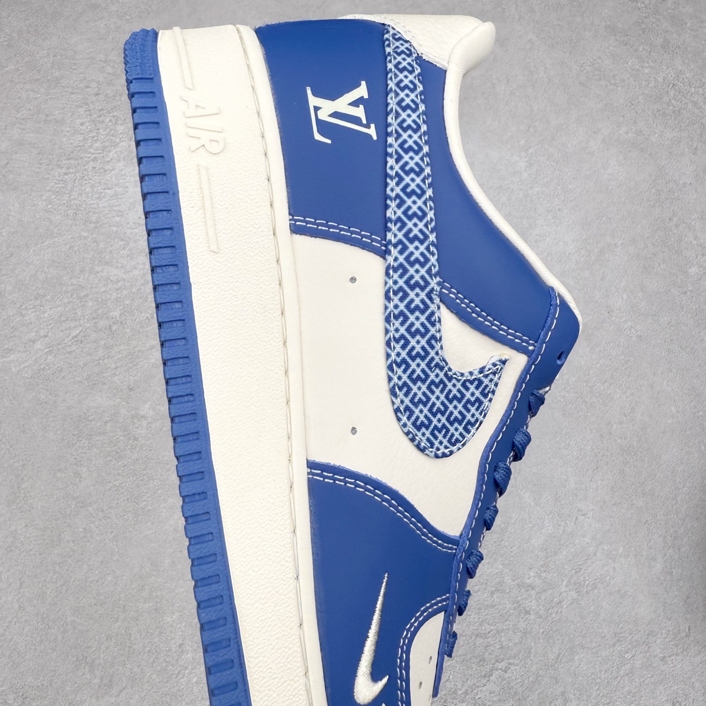 图片[6]-NK Air Force 1´07 Low 空军一号低帮百搭休闲运动板鞋 KK1988-092 柔软、弹性十足的缓震性能和出色的中底设计 横跨复古与现代的外型结合 造就出风靡全球 三十多年的Force 1 直到今天还深受青睐 实拍调校N版已经零色差零失真 百分百还原实物色彩所见即所得 不存在货不对板色差等低级问题 选购参考实物拍摄 不混卖不参货 只用心做好货严格选品 承诺混一赔十 尺码：36 36.5 37.5 38 38.5 39 40 40.5 41 42 42.5 43 44 44.5 45-选品中心