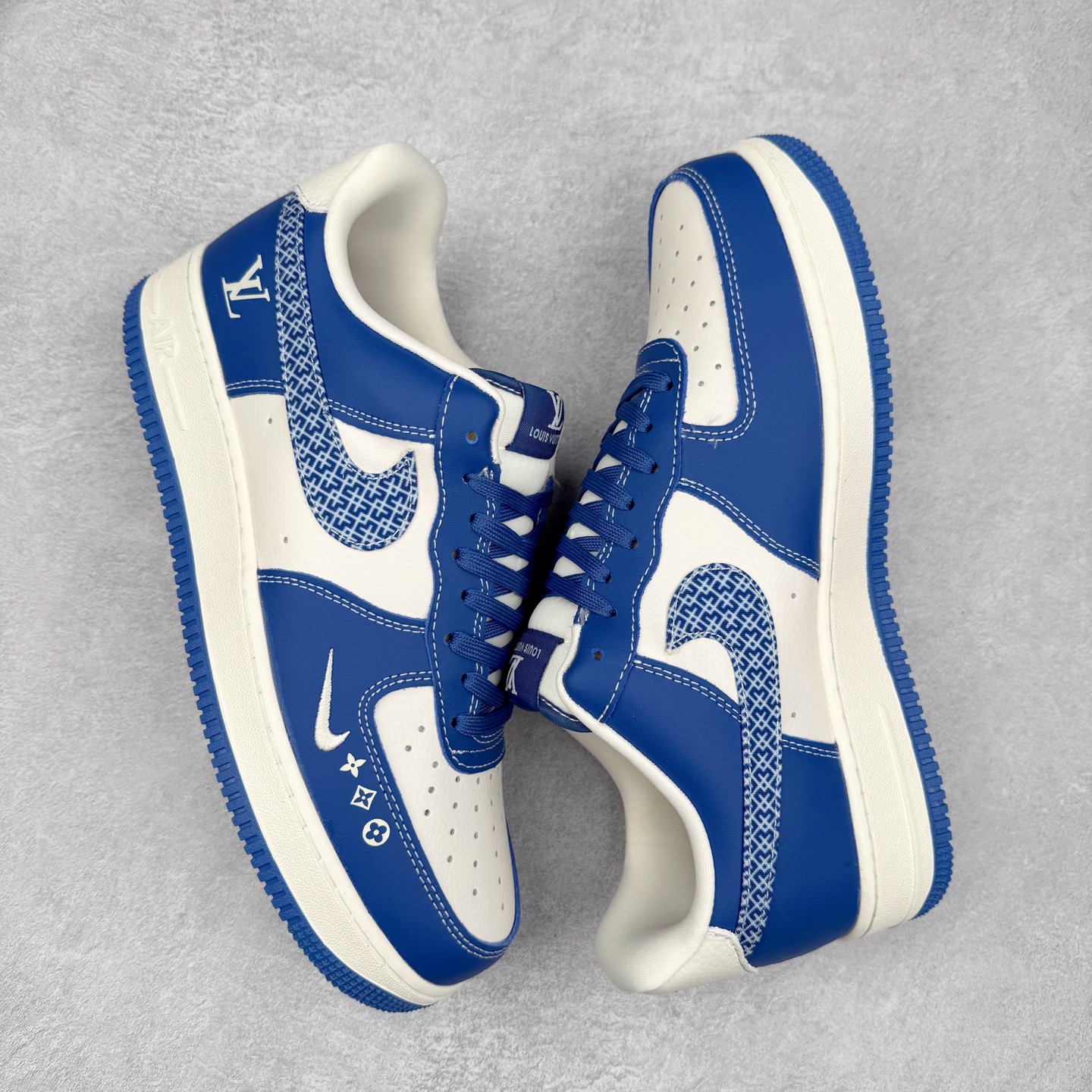 图片[3]-NK Air Force 1´07 Low 空军一号低帮百搭休闲运动板鞋 KK1988-092 柔软、弹性十足的缓震性能和出色的中底设计 横跨复古与现代的外型结合 造就出风靡全球 三十多年的Force 1 直到今天还深受青睐 实拍调校N版已经零色差零失真 百分百还原实物色彩所见即所得 不存在货不对板色差等低级问题 选购参考实物拍摄 不混卖不参货 只用心做好货严格选品 承诺混一赔十 尺码：36 36.5 37.5 38 38.5 39 40 40.5 41 42 42.5 43 44 44.5 45-选品中心