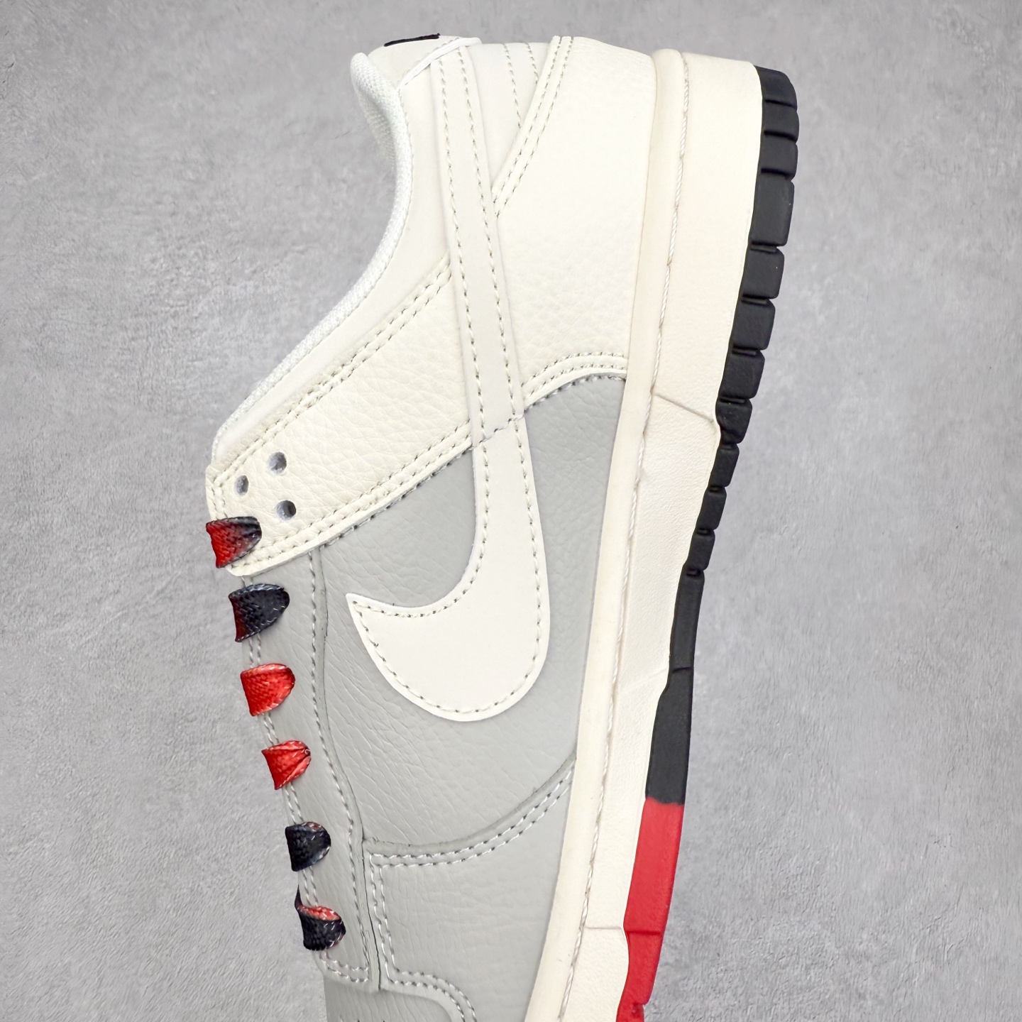 图片[7]-NK Dunk Low 定制配色 QW5836-010 大厂出品 极力推荐 原装头层材料 独家版型蒸餾加工帶來的是更好的视觉和脚感体验大厂纯原品质出货 清洁度 电绣工艺 皮料切割干净无任何毛边 细节完美 实拍调校N版已经零色差零失真 百分百还原实物色彩所见即所得 不存在货不对板色差等低级问题 选购参考实物拍摄 不混卖不参货 只用心做好货严格选品 承诺混一赔十 尺码：36 36.5 37.5 38 38.5 39 40 40.5 41 42 42.5 43 44 44.5 45-选品中心