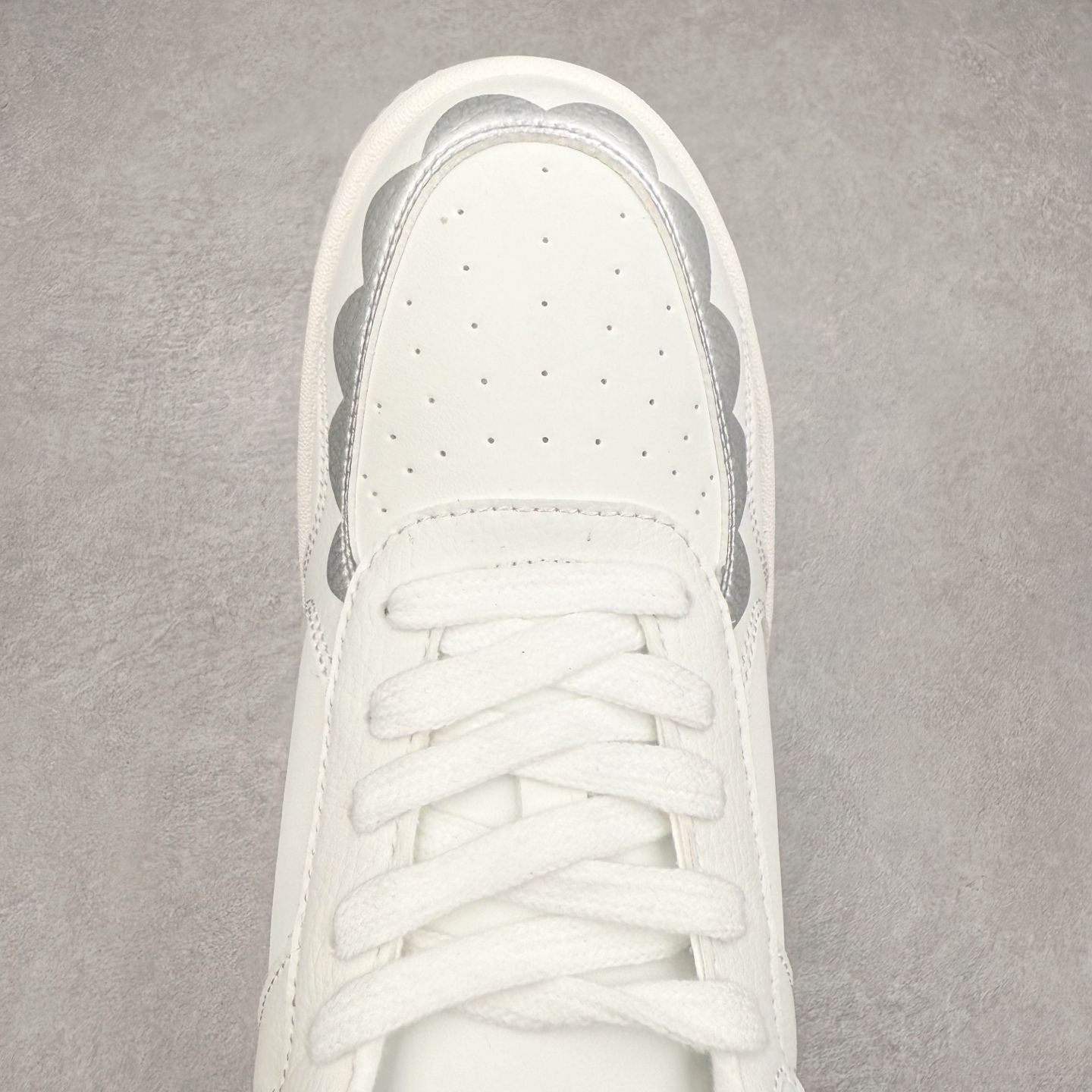 图片[4]-Alo yoga 易梦玲 Jisoo智秀 等多位明星同款上脚 主打各大平台外贸主推大厂采购原材料多处细节一步到位 生产细节 没得说 一款随意搭配的都好看的鞋子aIo采用增高4cm 主打熊猫色 春夏秋冬四季款 舒适简约板鞋 TPU防滑耐磨鞋底 #alo #alo女孩 #AIo #健身穿搭 #鞋子推荐 #板鞋 尺码：35 36 37 38 39 40 41 42 43 44 45-选品中心