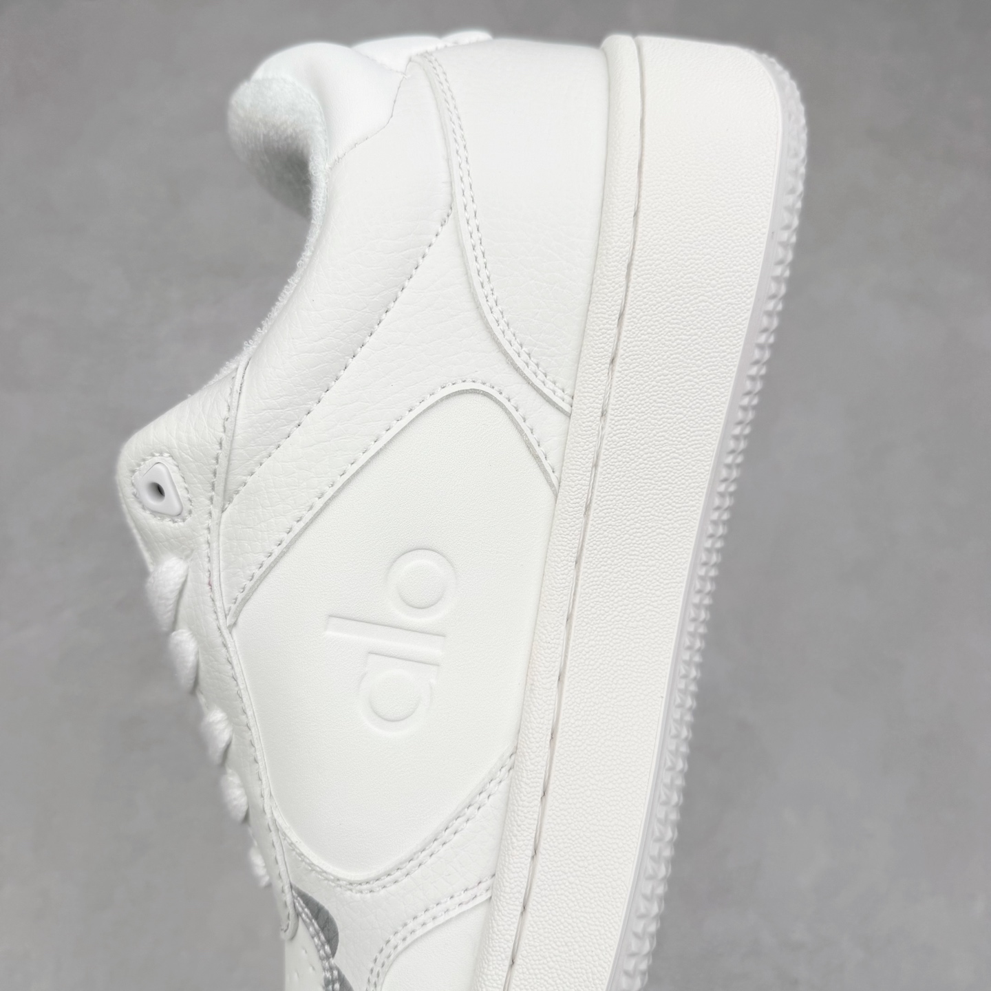 图片[7]-Alo yoga 易梦玲 Jisoo智秀 等多位明星同款上脚 主打各大平台外贸主推大厂采购原材料多处细节一步到位 生产细节 没得说 一款随意搭配的都好看的鞋子aIo采用增高4cm 主打熊猫色 春夏秋冬四季款 舒适简约板鞋 TPU防滑耐磨鞋底 #alo #alo女孩 #AIo #健身穿搭 #鞋子推荐 #板鞋 尺码：35 36 37 38 39 40 41 42 43 44 45-选品中心