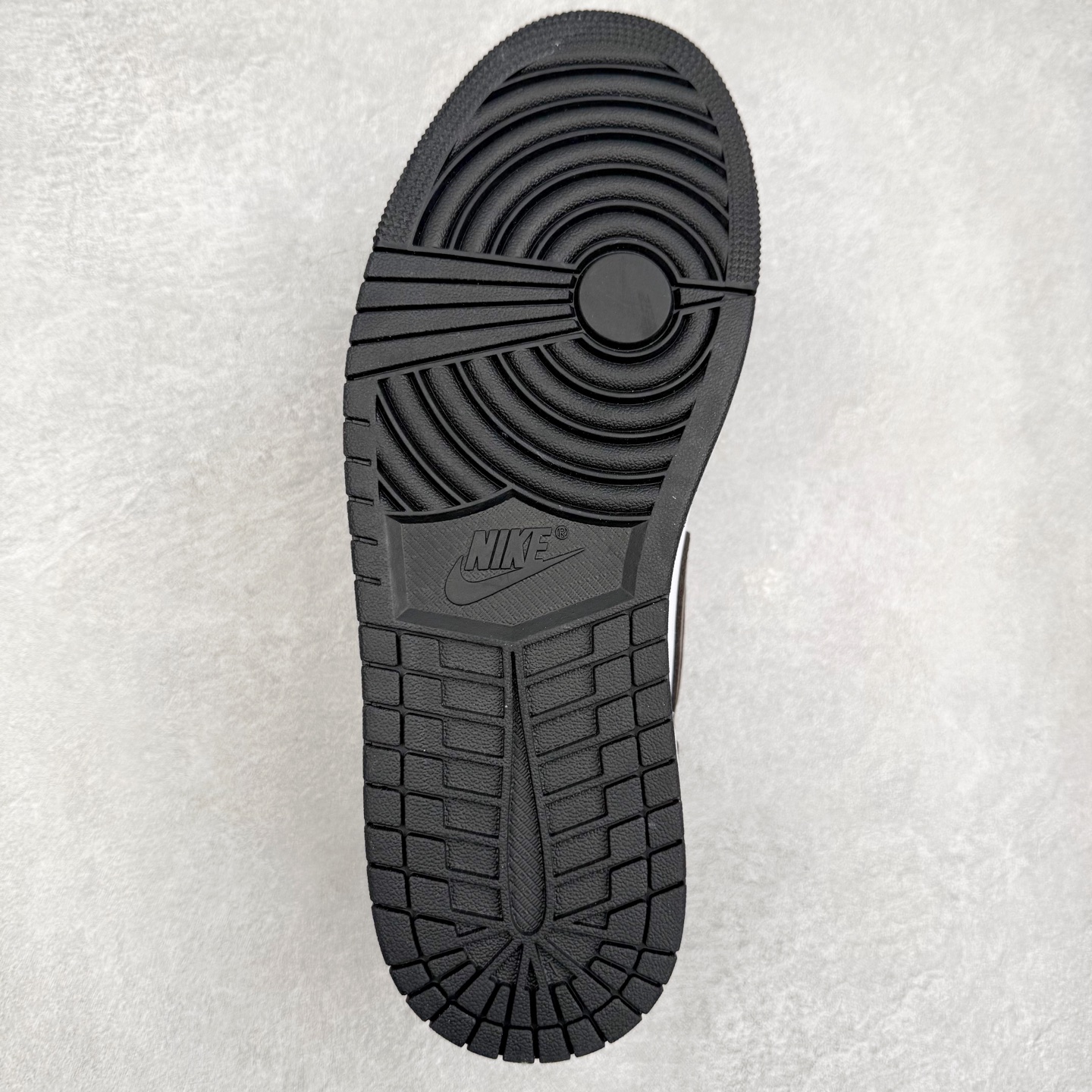 图片[9]-＃K版 Air Jordan AJ1 Low 低帮 白黑棕 IO3393-010 全新流水线出品 DT版本唯一平替选择 市场第二梯队最强版 全部原鞋开发 原楦原纸板开发 全鞋电脑针车 原厂内置全掌气垫 原盒内在原标 唯一Zp原版鞋带绑法 免检产品 全新2022版型 全头层皮料 完美零毛边处理 原厂配置全掌气垫 价格定位良心 几十个配色陆续出货 实拍调校N版已经零色差零失真 百分百还原实物色彩所见即所得 不存在货不对板色差等低级问题 选购参考实物拍摄 不混卖不参货 只用心做好货严格选品 承诺混一赔十 尺码：36 36.5 37.5 38 38.5 39 40 40.5 41 42 42.5 43 44 44.5 45-选品中心