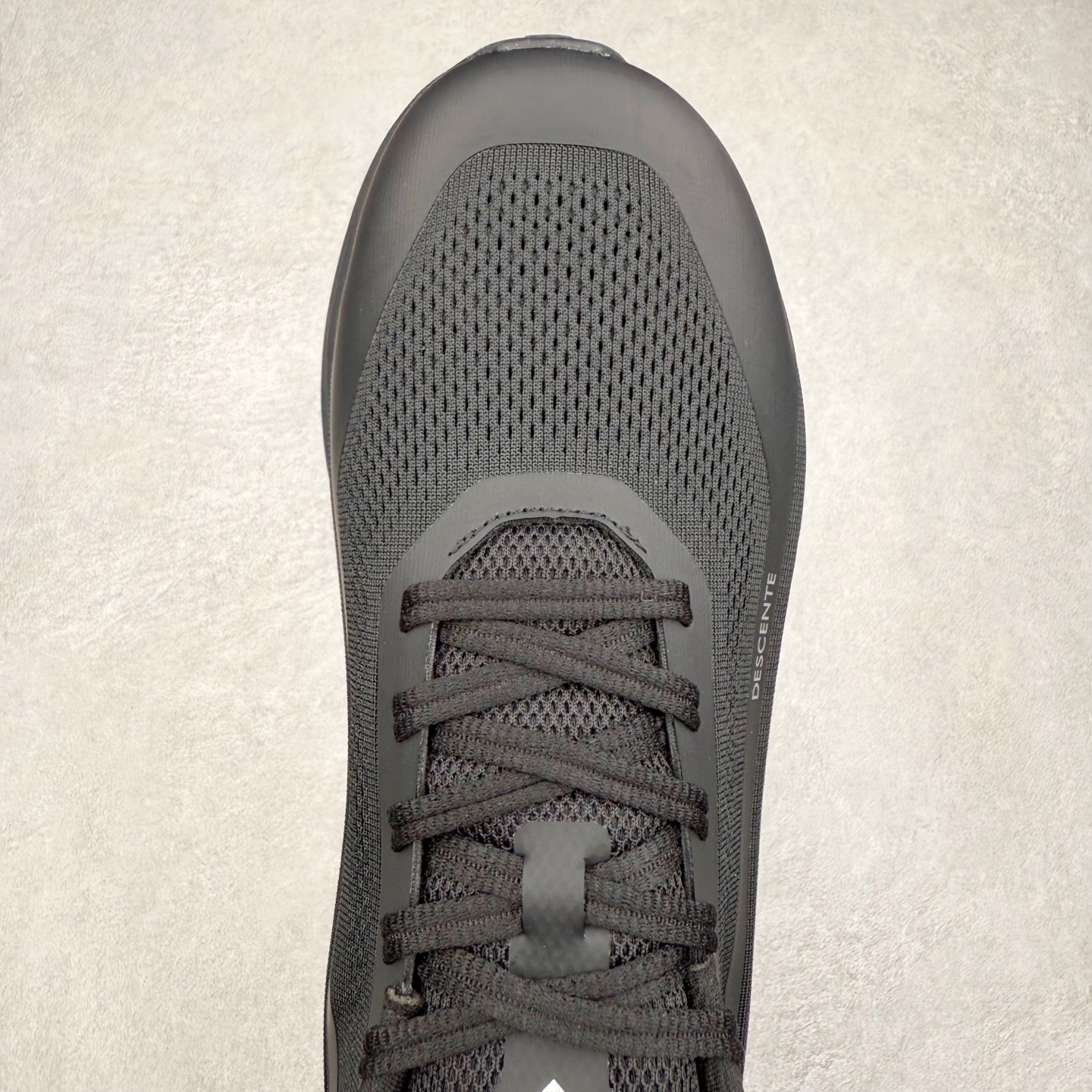 图片[4]-DESCENTE DFLUID2.0 迪桑特时尚舒适百搭减震透气支撑 低帮跑步鞋 DESCENTE（迪桑特）创立于1935年，品牌名取自法语词汇，意为“滑降”。品牌箭头标识代表滑雪的三种技术“高速直线滑行”、“穿越”和“侧滑”，也寓意品牌在打造高端专业运动产品中不断追求完美的创新精神，致力于成为中国高端专业滑雪、综训、女子、铁人三项、高尔夫的第一品牌。实拍调校N版已经零色差零失真 百分百还原实物色彩所见即所得 不存在货不对板色差等低级问题 选购参考实物拍摄 不混卖不参货 只用心做好货严格选品 承诺混一赔十 尺码：36 36.5 37.5 38 38.5 39 40 40.5 41 42 42.5 43 44 44.5 45-选品中心