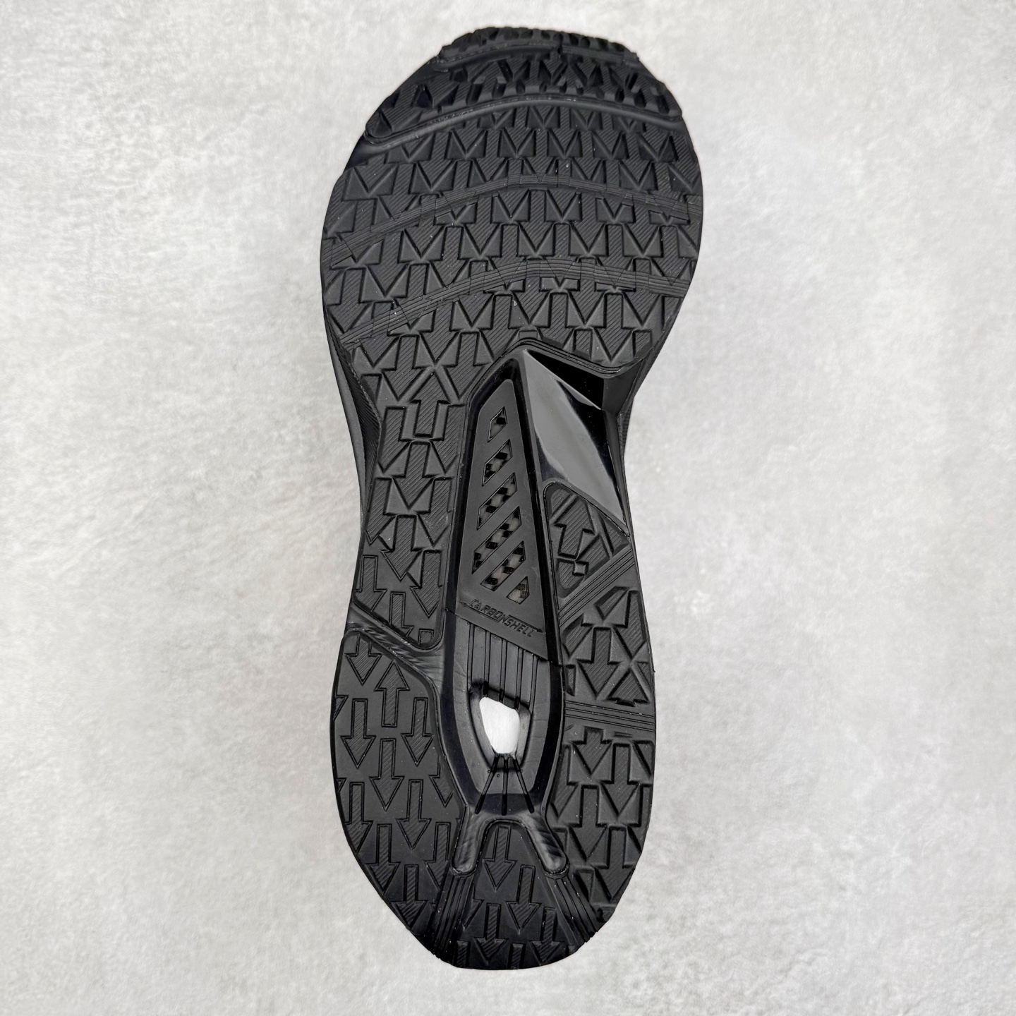 图片[9]-DESCENTE DFLUID2.0 迪桑特时尚舒适百搭减震透气支撑 低帮跑步鞋 DESCENTE（迪桑特）创立于1935年，品牌名取自法语词汇，意为“滑降”。品牌箭头标识代表滑雪的三种技术“高速直线滑行”、“穿越”和“侧滑”，也寓意品牌在打造高端专业运动产品中不断追求完美的创新精神，致力于成为中国高端专业滑雪、综训、女子、铁人三项、高尔夫的第一品牌。实拍调校N版已经零色差零失真 百分百还原实物色彩所见即所得 不存在货不对板色差等低级问题 选购参考实物拍摄 不混卖不参货 只用心做好货严格选品 承诺混一赔十 尺码：36 36.5 37.5 38 38.5 39 40 40.5 41 42 42.5 43 44 44.5 45-选品中心