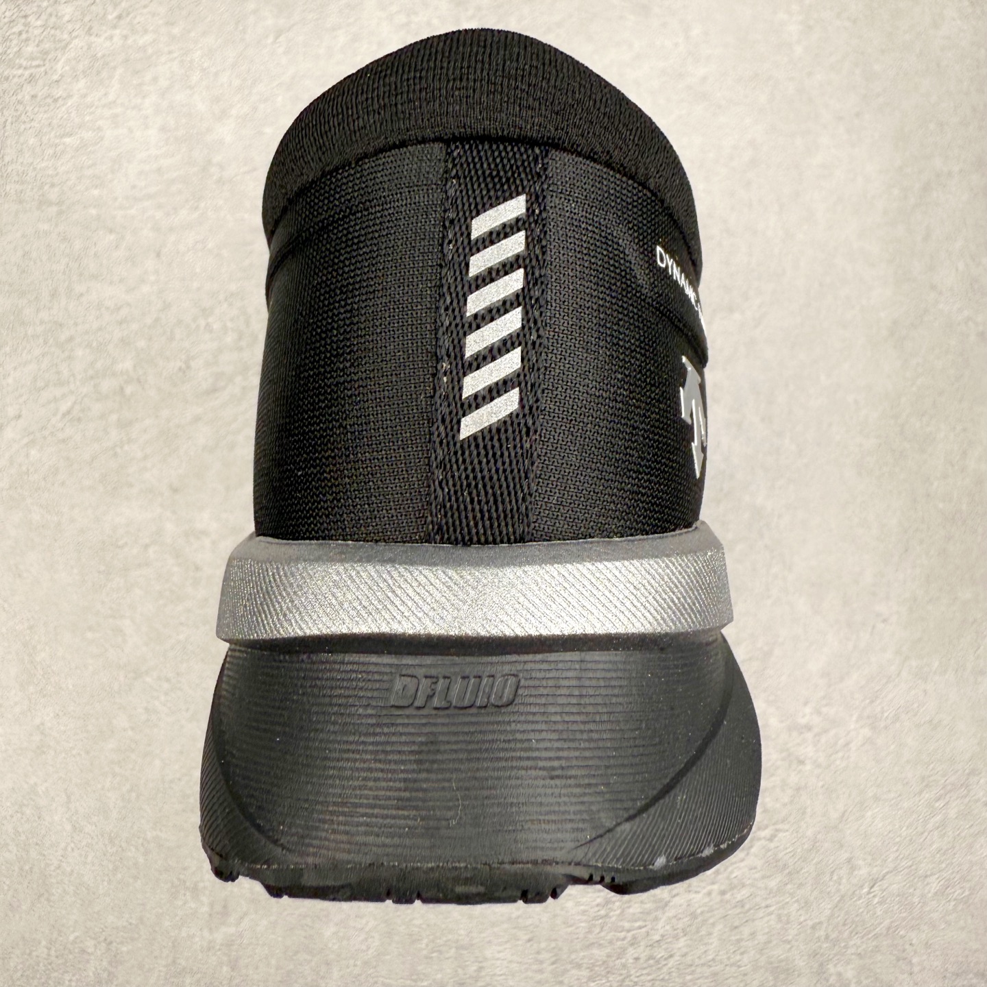 图片[8]-DESCENTE DFLUID2.0 迪桑特时尚舒适百搭减震透气支撑 低帮跑步鞋 DESCENTE（迪桑特）创立于1935年，品牌名取自法语词汇，意为“滑降”。品牌箭头标识代表滑雪的三种技术“高速直线滑行”、“穿越”和“侧滑”，也寓意品牌在打造高端专业运动产品中不断追求完美的创新精神，致力于成为中国高端专业滑雪、综训、女子、铁人三项、高尔夫的第一品牌。实拍调校N版已经零色差零失真 百分百还原实物色彩所见即所得 不存在货不对板色差等低级问题 选购参考实物拍摄 不混卖不参货 只用心做好货严格选品 承诺混一赔十 尺码：36 36.5 37.5 38 38.5 39 40 40.5 41 42 42.5 43 44 44.5 45-选品中心