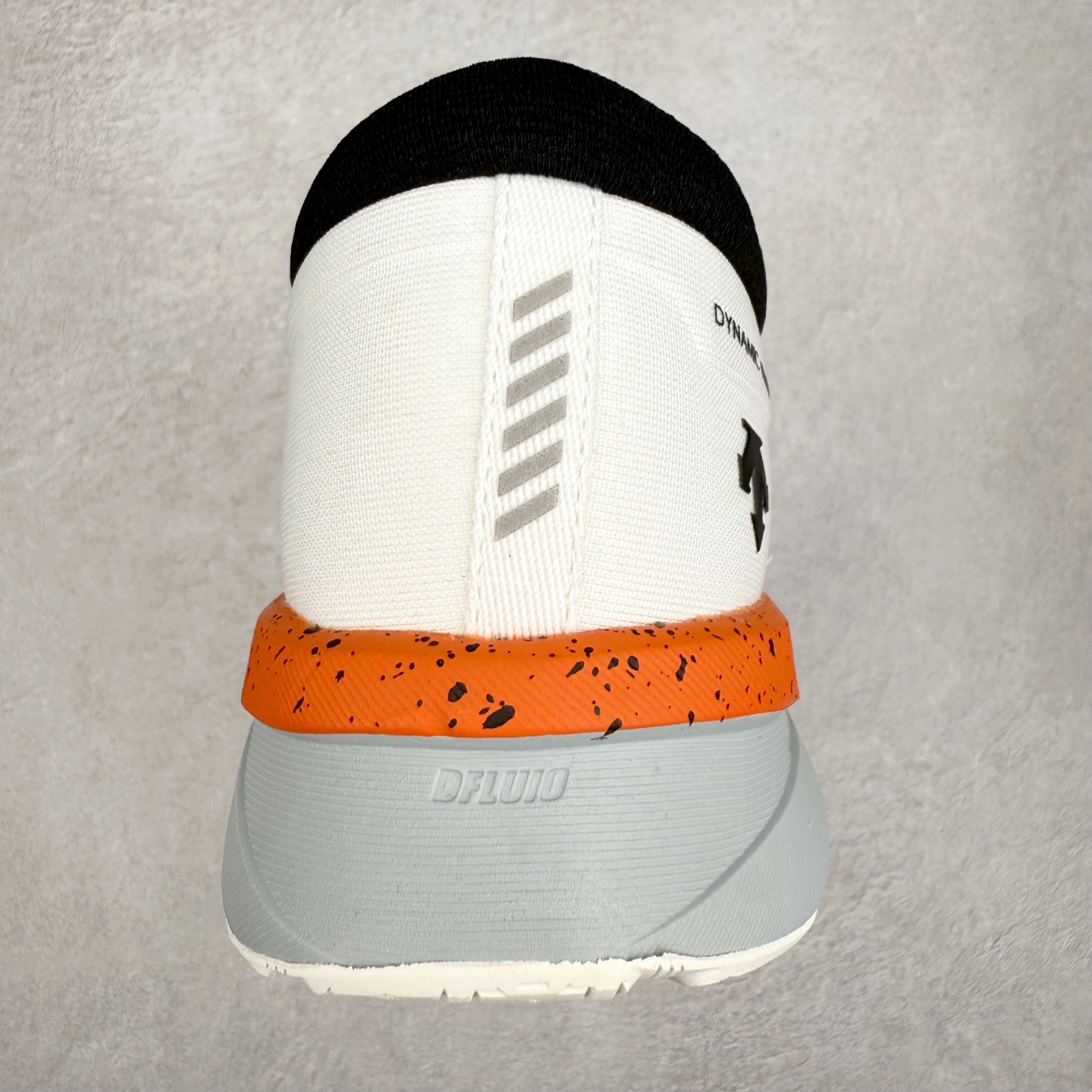图片[8]-DESCENTE DFLUID2.0 迪桑特时尚舒适百搭减震透气支撑 低帮跑步鞋 DESCENTE（迪桑特）创立于1935年，品牌名取自法语词汇，意为“滑降”。品牌箭头标识代表滑雪的三种技术“高速直线滑行”、“穿越”和“侧滑”，也寓意品牌在打造高端专业运动产品中不断追求完美的创新精神，致力于成为中国高端专业滑雪、综训、女子、铁人三项、高尔夫的第一品牌。实拍调校N版已经零色差零失真 百分百还原实物色彩所见即所得 不存在货不对板色差等低级问题 选购参考实物拍摄 不混卖不参货 只用心做好货严格选品 承诺混一赔十 尺码：36 36.5 37.5 38 38.5 39 40 40.5 41 42 42.5 43 44 44.5 45-选品中心