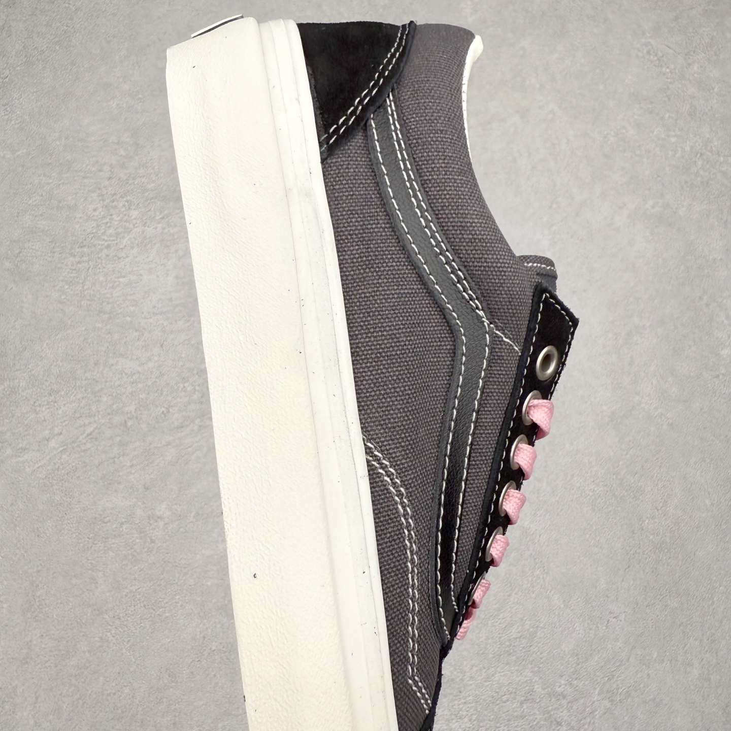 图片[6]-Vans Premium Old Skool 灰粉 范斯官方 全新VPS高阶支线 继承了VANS VAULT OG以及 VANS 安纳海姆的复古属性 完善鞋身结构并提升脚感 从鞋型和贴合度方面重塑鞋款 可抽取活动鞋垫使脚感更舒适 货号：VN000D56DE2 尺码：36 36.5 37 38 38.5 39 40 40.5 41 42 42.5 43 44-选品中心