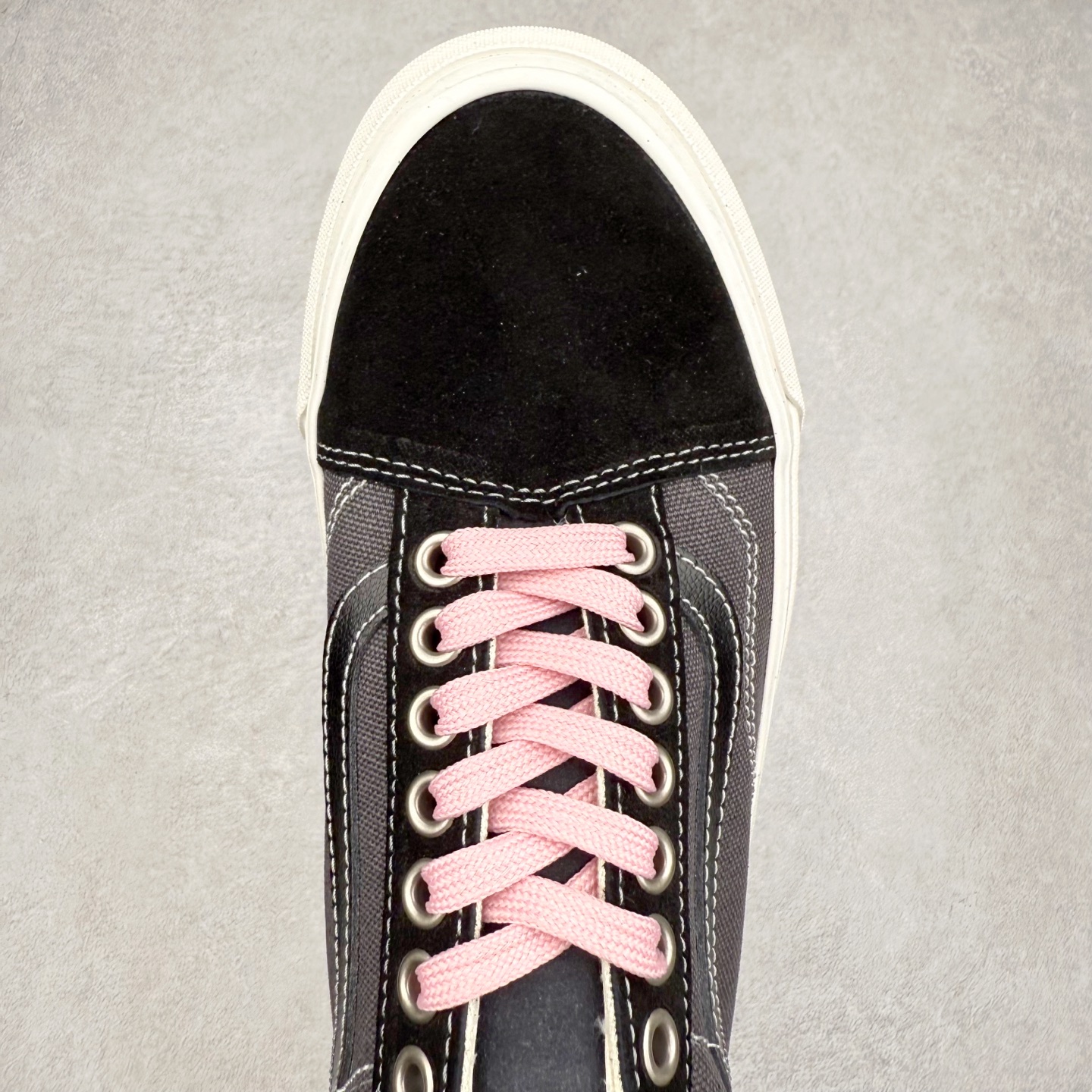 图片[4]-Vans Premium Old Skool 灰粉 范斯官方 全新VPS高阶支线 继承了VANS VAULT OG以及 VANS 安纳海姆的复古属性 完善鞋身结构并提升脚感 从鞋型和贴合度方面重塑鞋款 可抽取活动鞋垫使脚感更舒适 货号：VN000D56DE2 尺码：36 36.5 37 38 38.5 39 40 40.5 41 42 42.5 43 44-选品中心