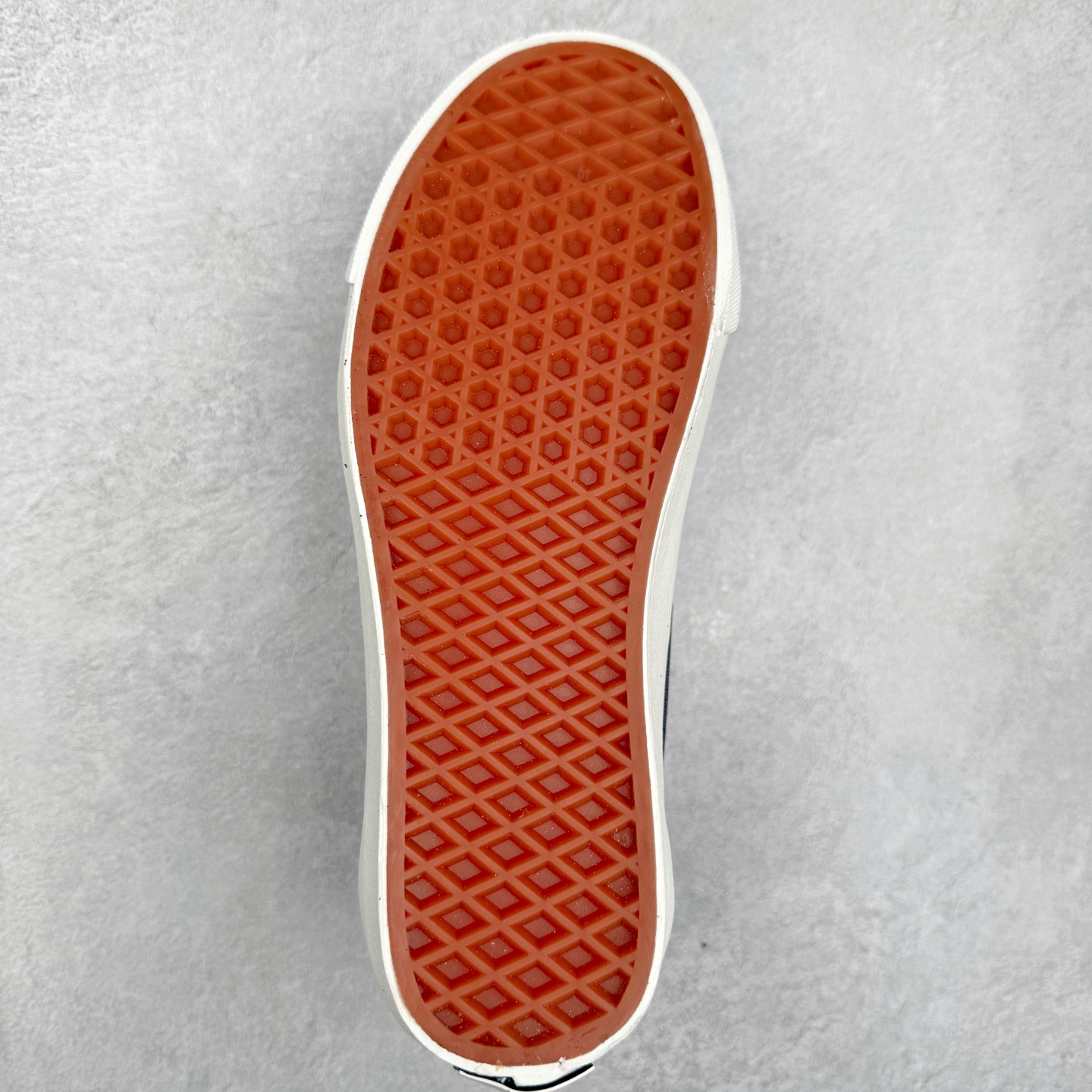 图片[9]-Vans Premium Old Skool 灰粉 范斯官方 全新VPS高阶支线 继承了VANS VAULT OG以及 VANS 安纳海姆的复古属性 完善鞋身结构并提升脚感 从鞋型和贴合度方面重塑鞋款 可抽取活动鞋垫使脚感更舒适 货号：VN000D56DE2 尺码：36 36.5 37 38 38.5 39 40 40.5 41 42 42.5 43 44-选品中心