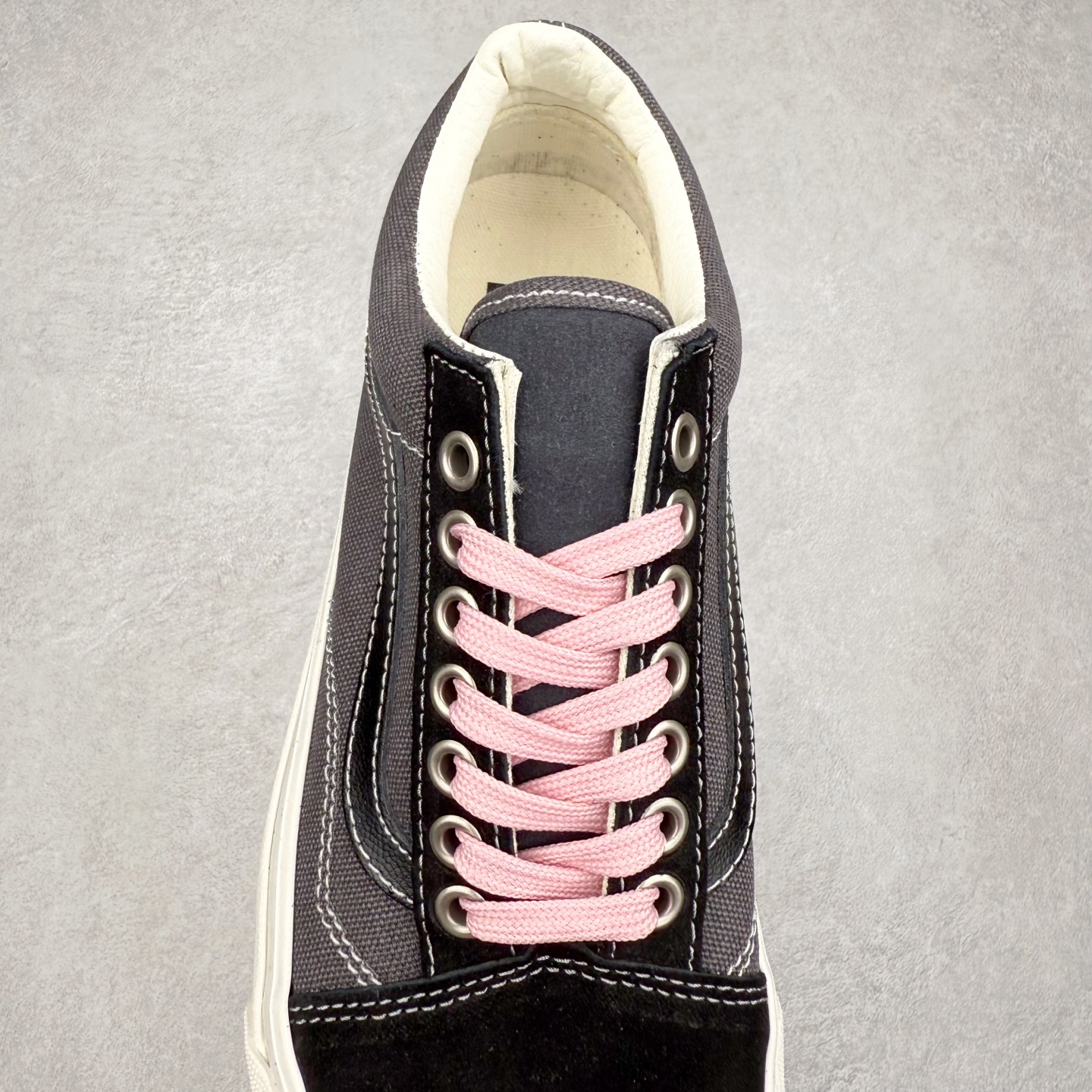 图片[5]-Vans Premium Old Skool 灰粉 范斯官方 全新VPS高阶支线 继承了VANS VAULT OG以及 VANS 安纳海姆的复古属性 完善鞋身结构并提升脚感 从鞋型和贴合度方面重塑鞋款 可抽取活动鞋垫使脚感更舒适 货号：VN000D56DE2 尺码：36 36.5 37 38 38.5 39 40 40.5 41 42 42.5 43 44-选品中心