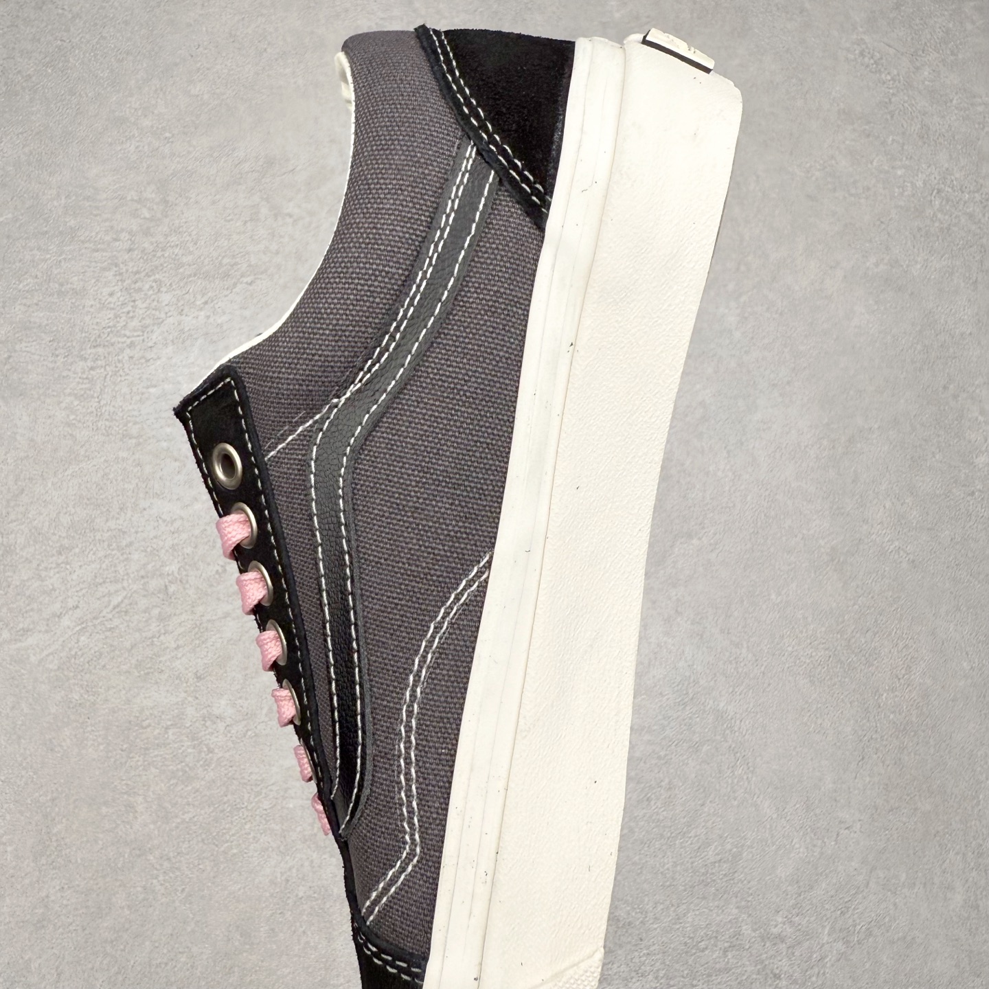 图片[7]-Vans Premium Old Skool 灰粉 范斯官方 全新VPS高阶支线 继承了VANS VAULT OG以及 VANS 安纳海姆的复古属性 完善鞋身结构并提升脚感 从鞋型和贴合度方面重塑鞋款 可抽取活动鞋垫使脚感更舒适 货号：VN000D56DE2 尺码：36 36.5 37 38 38.5 39 40 40.5 41 42 42.5 43 44-选品中心