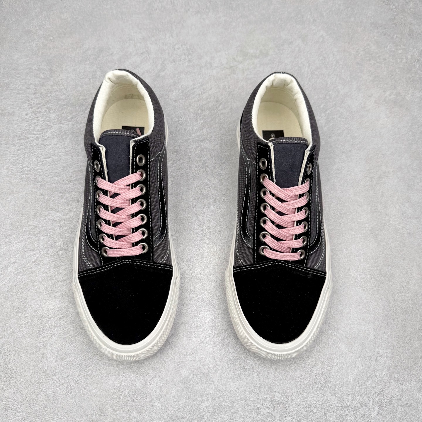 图片[2]-Vans Premium Old Skool 灰粉 范斯官方 全新VPS高阶支线 继承了VANS VAULT OG以及 VANS 安纳海姆的复古属性 完善鞋身结构并提升脚感 从鞋型和贴合度方面重塑鞋款 可抽取活动鞋垫使脚感更舒适 货号：VN000D56DE2 尺码：36 36.5 37 38 38.5 39 40 40.5 41 42 42.5 43 44-选品中心