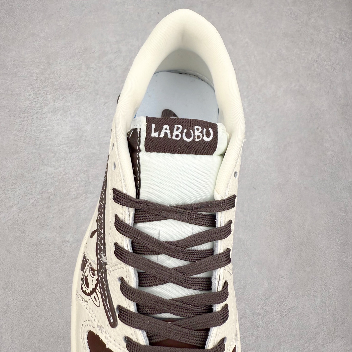 图片[5]-TS x Air Jordan AJ1 Low 倒钩低帮联名定制配色 XS2025-051 原厂内置气垫魔块 A模大底 头层小牛皮 鞋舌AJ原厂专用牛津布+AJ专用反口珍珠布+原厂无杂质高弹内里海棉+特殊封边弹力鞋带 实拍调校N版已经零色差零失真 百分百还原实物色彩所见即所得 不存在货不对板色差等低级问题 选购参考实物拍摄 不混卖不参货 只用心做好货严格选品 承诺混一赔十 尺码：36 36.5 37.5 38 38.5 39 40 40.5 41 42 42.5 43 44 44.5 45-选品中心