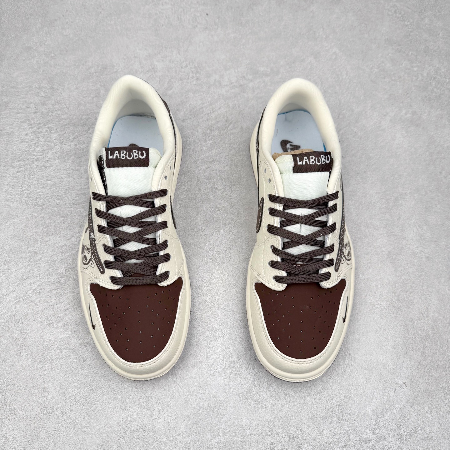 图片[2]-TS x Air Jordan AJ1 Low 倒钩低帮联名定制配色 XS2025-051 原厂内置气垫魔块 A模大底 头层小牛皮 鞋舌AJ原厂专用牛津布+AJ专用反口珍珠布+原厂无杂质高弹内里海棉+特殊封边弹力鞋带 实拍调校N版已经零色差零失真 百分百还原实物色彩所见即所得 不存在货不对板色差等低级问题 选购参考实物拍摄 不混卖不参货 只用心做好货严格选品 承诺混一赔十 尺码：36 36.5 37.5 38 38.5 39 40 40.5 41 42 42.5 43 44 44.5 45-选品中心