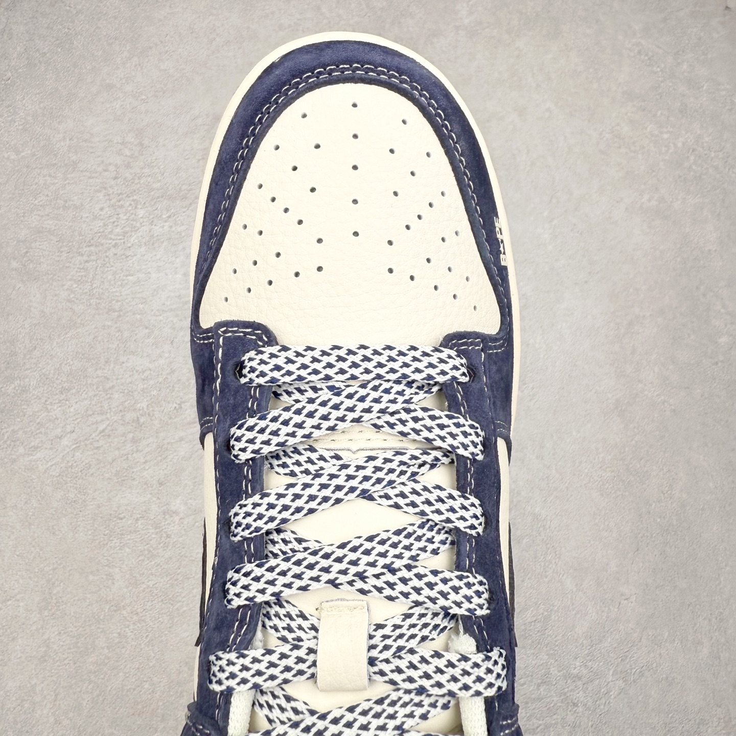 图片[4]-NK Dunk Low 定制配色 XY1688-008 大厂出品 极力推荐 原装头层材料 独家版型蒸餾加工帶來的是更好的视觉和脚感体验大厂纯原品质出货 清洁度 电绣工艺 皮料切割干净无任何毛边 细节完美 实拍调校N版已经零色差零失真 百分百还原实物色彩所见即所得 不存在货不对板色差等低级问题 选购参考实物拍摄 不混卖不参货 只用心做好货严格选品 承诺混一赔十 尺码：36 36.5 37.5 38 38.5 39 40 40.5 41 42 42.5 43 44 44.5 45-选品中心