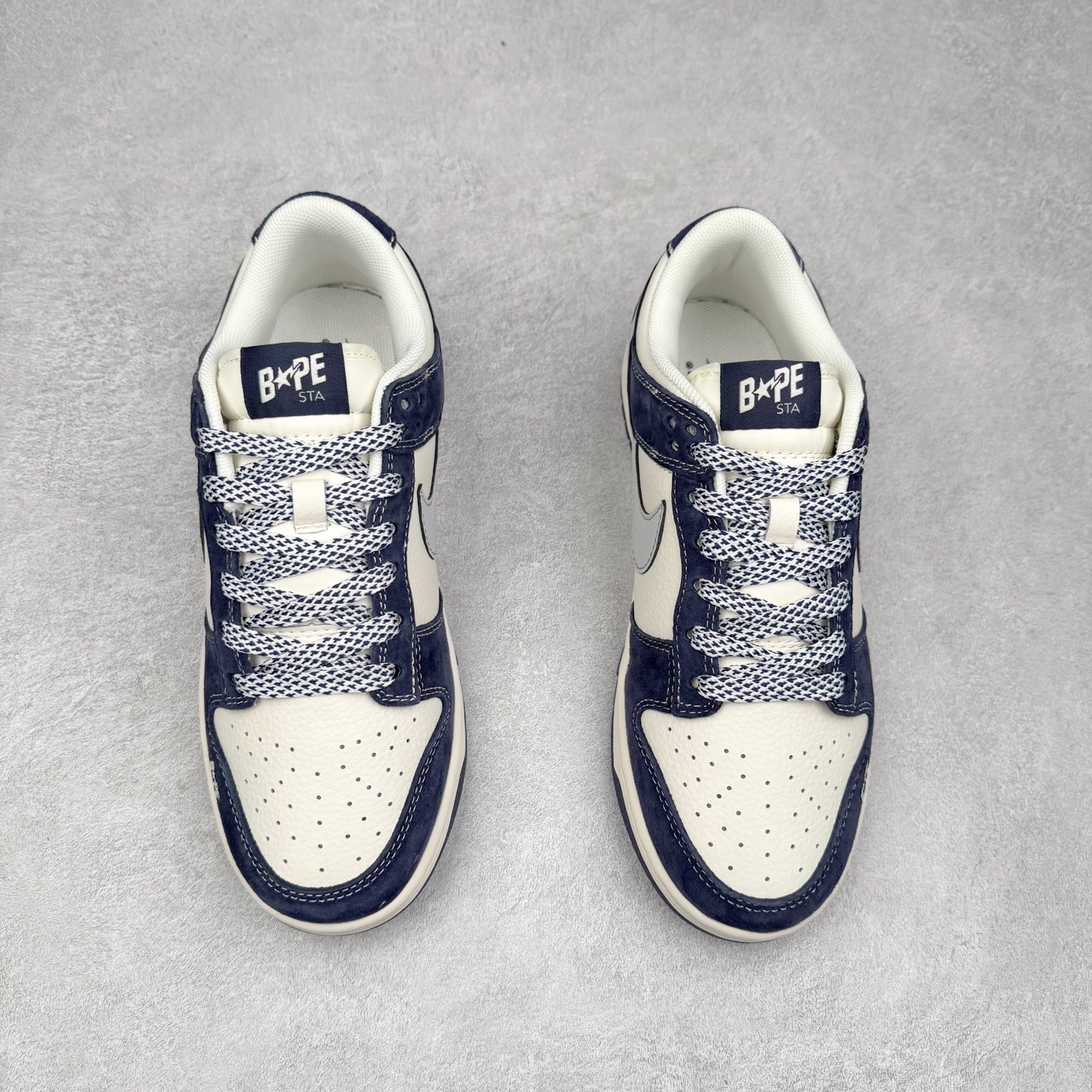 图片[2]-NK Dunk Low 定制配色 XY1688-008 大厂出品 极力推荐 原装头层材料 独家版型蒸餾加工帶來的是更好的视觉和脚感体验大厂纯原品质出货 清洁度 电绣工艺 皮料切割干净无任何毛边 细节完美 实拍调校N版已经零色差零失真 百分百还原实物色彩所见即所得 不存在货不对板色差等低级问题 选购参考实物拍摄 不混卖不参货 只用心做好货严格选品 承诺混一赔十 尺码：36 36.5 37.5 38 38.5 39 40 40.5 41 42 42.5 43 44 44.5 45-选品中心