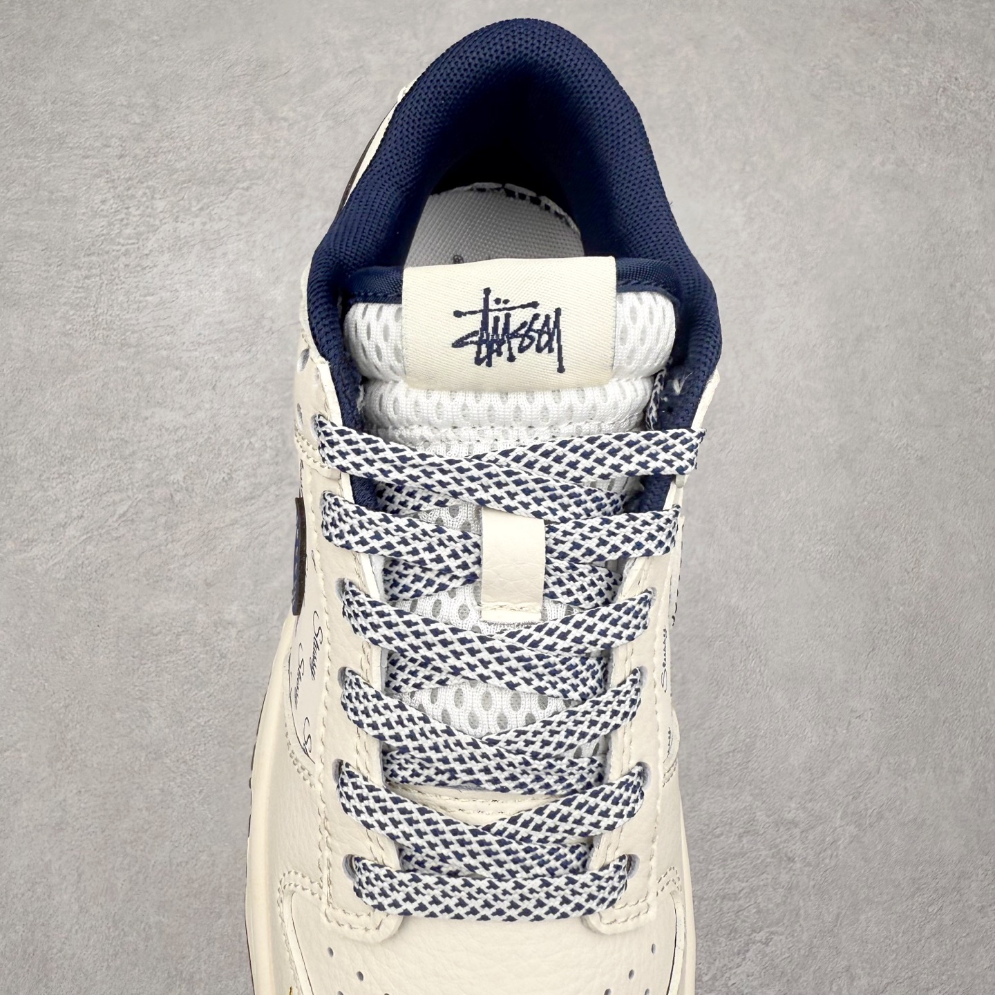 图片[5]-NK Dunk Low 定制配色 XY1688-011 大厂出品 极力推荐 原装头层材料 独家版型蒸餾加工帶來的是更好的视觉和脚感体验大厂纯原品质出货 清洁度 电绣工艺 皮料切割干净无任何毛边 细节完美 实拍调校N版已经零色差零失真 百分百还原实物色彩所见即所得 不存在货不对板色差等低级问题 选购参考实物拍摄 不混卖不参货 只用心做好货严格选品 承诺混一赔十 尺码：36 36.5 37.5 38 38.5 39 40 40.5 41 42 42.5 43 44 44.5 45-选品中心