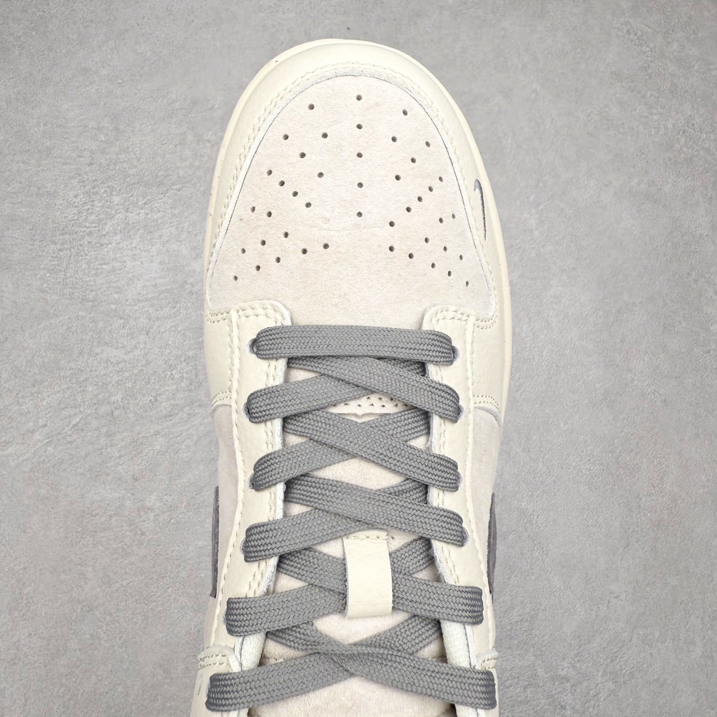 图片[4]-NK Dunk Low 定制配色 XY1688-015 大厂出品 极力推荐 原装头层材料 独家版型蒸餾加工帶來的是更好的视觉和脚感体验大厂纯原品质出货 清洁度 电绣工艺 皮料切割干净无任何毛边 细节完美 实拍调校N版已经零色差零失真 百分百还原实物色彩所见即所得 不存在货不对板色差等低级问题 选购参考实物拍摄 不混卖不参货 只用心做好货严格选品 承诺混一赔十 尺码：36 36.5 37.5 38 38.5 39 40 40.5 41 42 42.5 43 44 44.5 45-选品中心