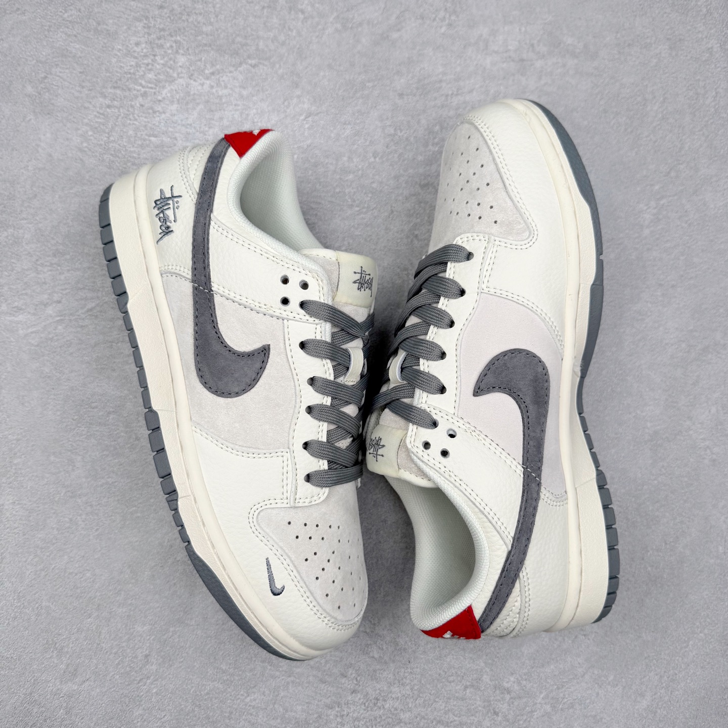 图片[3]-NK Dunk Low 定制配色 XY1688-015 大厂出品 极力推荐 原装头层材料 独家版型蒸餾加工帶來的是更好的视觉和脚感体验大厂纯原品质出货 清洁度 电绣工艺 皮料切割干净无任何毛边 细节完美 实拍调校N版已经零色差零失真 百分百还原实物色彩所见即所得 不存在货不对板色差等低级问题 选购参考实物拍摄 不混卖不参货 只用心做好货严格选品 承诺混一赔十 尺码：36 36.5 37.5 38 38.5 39 40 40.5 41 42 42.5 43 44 44.5 45-选品中心