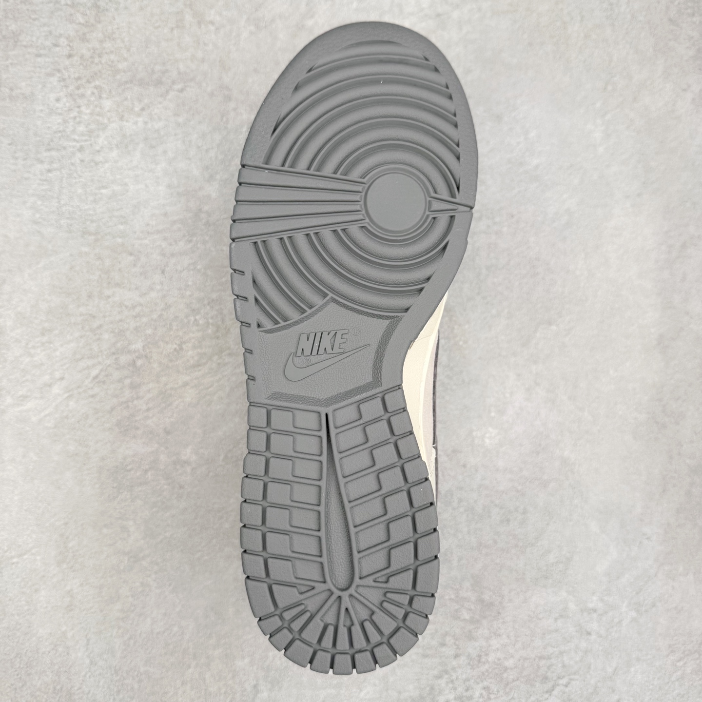 图片[9]-NK Dunk Low 定制配色 XY1688-015 大厂出品 极力推荐 原装头层材料 独家版型蒸餾加工帶來的是更好的视觉和脚感体验大厂纯原品质出货 清洁度 电绣工艺 皮料切割干净无任何毛边 细节完美 实拍调校N版已经零色差零失真 百分百还原实物色彩所见即所得 不存在货不对板色差等低级问题 选购参考实物拍摄 不混卖不参货 只用心做好货严格选品 承诺混一赔十 尺码：36 36.5 37.5 38 38.5 39 40 40.5 41 42 42.5 43 44 44.5 45-选品中心