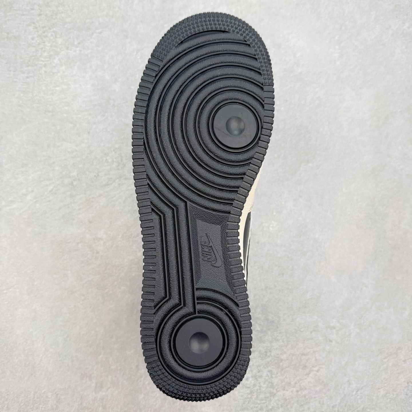 图片[9]-NK Air Force 1´07 Low 空军一号低帮百搭休闲运动板鞋 XL1978-103 柔软、弹性十足的缓震性能和出色的中底设计 横跨复古与现代的外型结合 造就出风靡全球 三十多年的Force 1 直到今天还深受青睐 实拍调校N版已经零色差零失真 百分百还原实物色彩所见即所得 不存在货不对板色差等低级问题 选购参考实物拍摄 不混卖不参货 只用心做好货严格选品 承诺混一赔十 尺码：36 36.5 37.5 38 38.5 39 40 40.5 41 42 42.5 43 44 44.5 45-选品中心