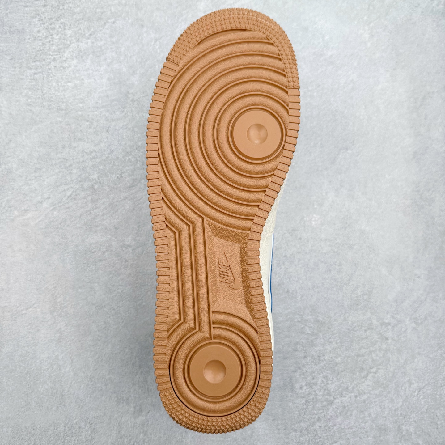 图片[9]-NK Air Force 1´07 Low 空军一号低帮百搭休闲运动板鞋 KJ1688-006 柔软、弹性十足的缓震性能和出色的中底设计 横跨复古与现代的外型结合 造就出风靡全球 三十多年的Force 1 直到今天还深受青睐 实拍调校N版已经零色差零失真 百分百还原实物色彩所见即所得 不存在货不对板色差等低级问题 选购参考实物拍摄 不混卖不参货 只用心做好货严格选品 承诺混一赔十 尺码：36 36.5 37.5 38 38.5 39 40 40.5 41 42 42.5 43 44 44.5 45-选品中心