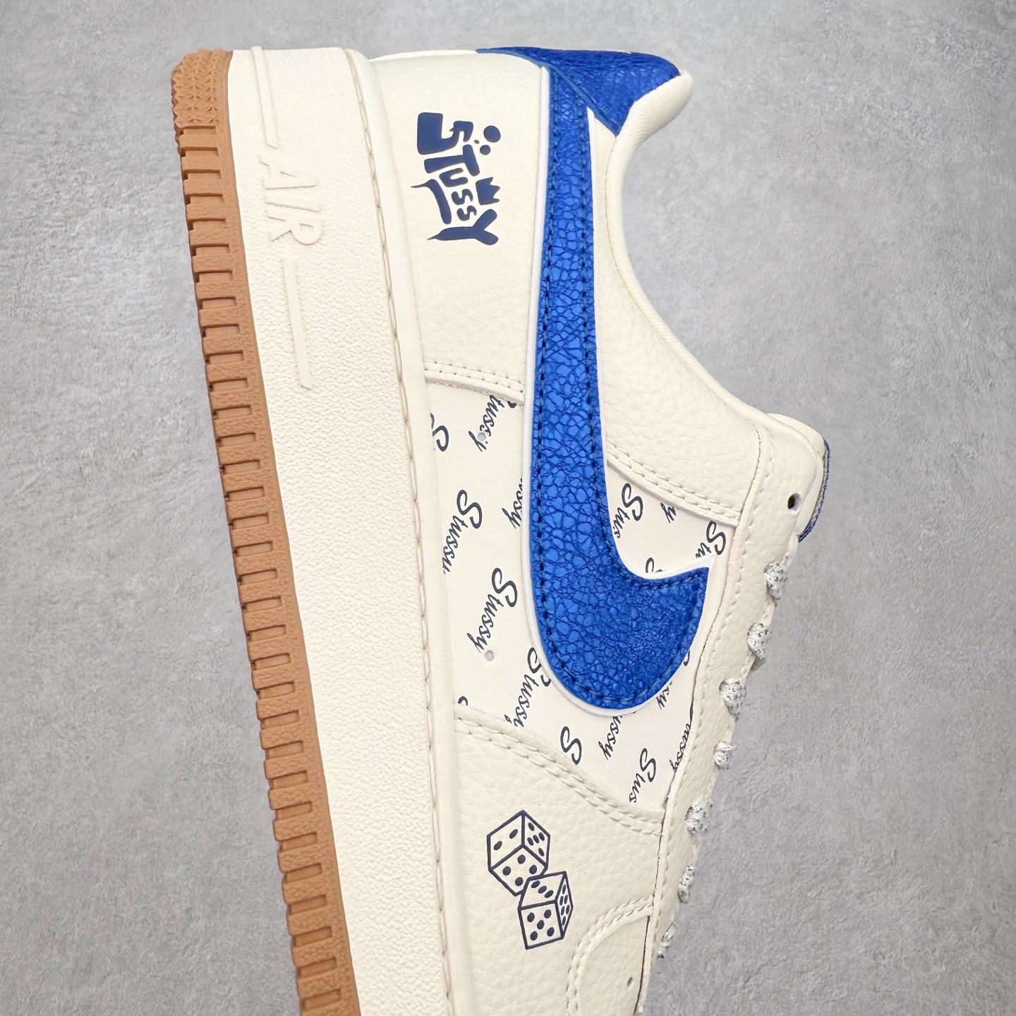 图片[6]-NK Air Force 1´07 Low 空军一号低帮百搭休闲运动板鞋 KJ1688-006 柔软、弹性十足的缓震性能和出色的中底设计 横跨复古与现代的外型结合 造就出风靡全球 三十多年的Force 1 直到今天还深受青睐 实拍调校N版已经零色差零失真 百分百还原实物色彩所见即所得 不存在货不对板色差等低级问题 选购参考实物拍摄 不混卖不参货 只用心做好货严格选品 承诺混一赔十 尺码：36 36.5 37.5 38 38.5 39 40 40.5 41 42 42.5 43 44 44.5 45-选品中心