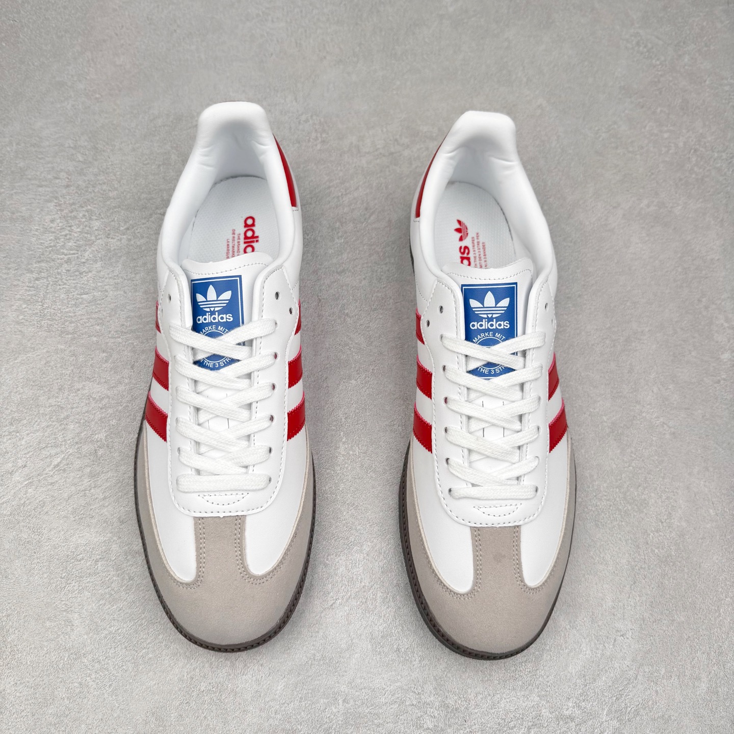 图片[2]-＃福利特价 AD Original Samba OG 复古经典轻便板鞋 口碑大厂出品 品控大底版型不断改良更新 全套原纸板楦头开发 确保原汁原味 完美呈现版型 一比一鞋头弧度高度鞋身弧度 此版本只针对中端市场 皮料材质有所更替 其他数据细节工艺流程均保持一致 绝不口嗨 细节品控鞋型随意对比 正确烫金高频细节 原装纳米超迁皮料 独家私模橡胶大底 原盒原配 这款桑巴鞋展示了高质量的工艺 带有装饰的超锁缝制和无缝的手感 柔软、柔软的皮革造型和标志性的3条纹完成了精致的外观 正规合身鞋带 鞋面上有绒面鞋垫 橡胶鞋底 享受正畸套筒软感 自50年代首次亮相以来就一直在赢得粉丝的青睐 尺码：36 36.5 37.5 38 38.5 39 40 40.5 41 42 42.5 43 44 44.5 45 46-选品中心