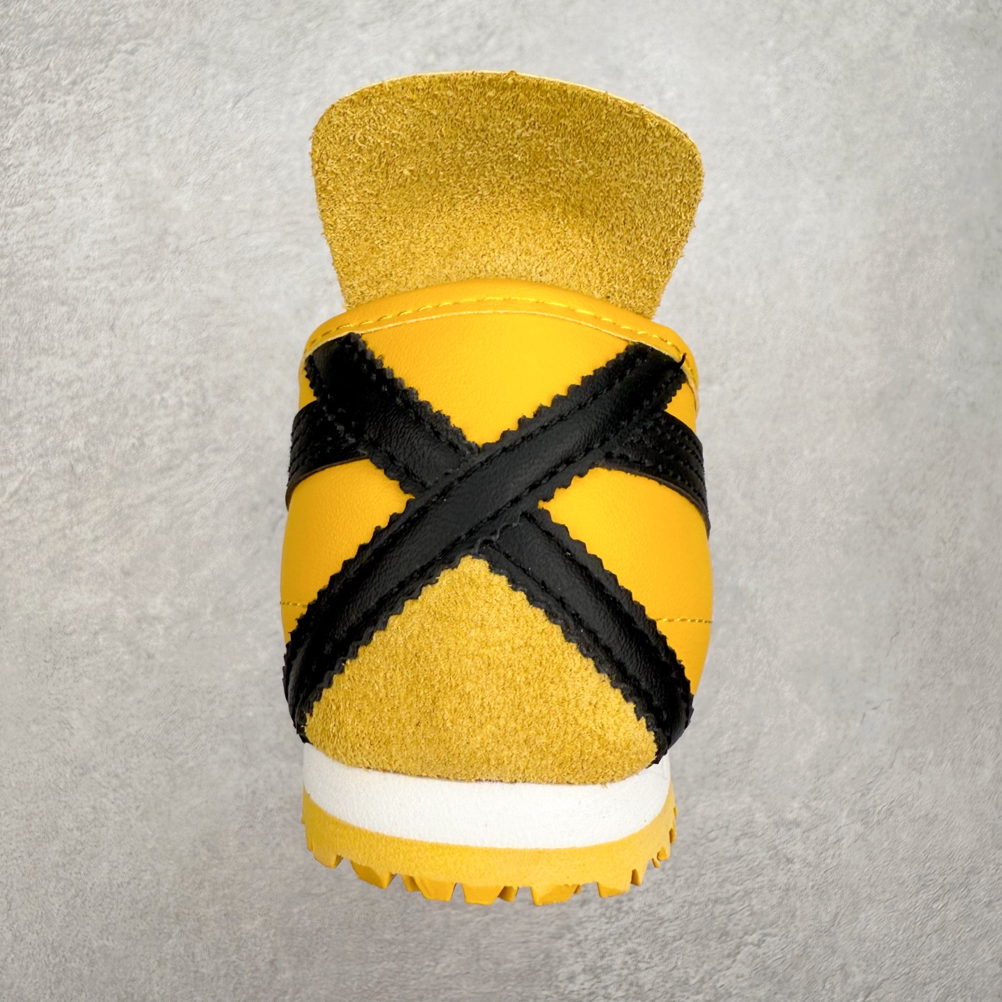 图片[8]-＃纯原福利 Asics Onitsuka Tiger MEXICO 66 亚瑟士鬼冢虎复古经典板鞋 市场最强版本 原厂牛津布加持 海外订单工厂出品 超成熟稳定的做工品控 原装全套纸板楦头开发 原汁原味 完美呈现版型 私模正确鞋底咬花纹路 一比一鞋头弧度高度鞋身弧度 绝不口嗨 细节品控鞋型随意秒杀市面 原档咬花纹路私模大底 一个单元有六个三角形 总体形拼接呈现花瓣状 官方四联吊牌 原装Ortholite轻量化鞋垫 原盒原配 质保卡 说明书 钢印防尘纸 纸板中底带钢印 乳胶组合鞋垫 支持全方位的对比专柜 产品从款式颜色造型上体现出追求舒适和细节的完美 鞋类更是推崇手工制作的严谨与完美 融舒适性与可穿性的设计风格 注重细节的完美和别致魅力 既保持稳重 又不失轻松的时尚感 尺码：36 37 37.5 38 39 39.5 40 40.5 41.5 42 42.5 43.5 44 45-选品中心