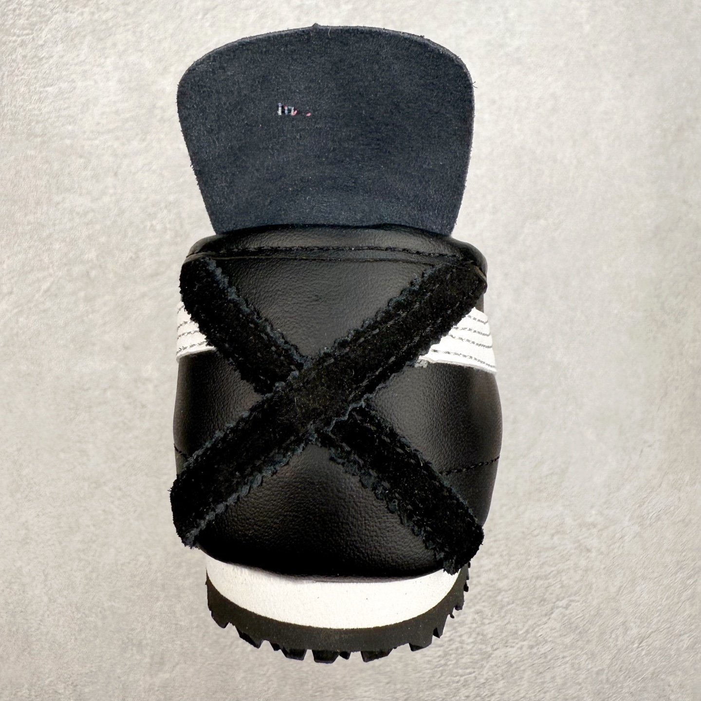 图片[8]-＃纯原福利 Asics Onitsuka Tiger MEXICO 66 亚瑟士鬼冢虎复古经典板鞋 市场最强版本 原厂牛津布加持 海外订单工厂出品 超成熟稳定的做工品控 原装全套纸板楦头开发 原汁原味 完美呈现版型 私模正确鞋底咬花纹路 一比一鞋头弧度高度鞋身弧度 绝不口嗨 细节品控鞋型随意秒杀市面 原档咬花纹路私模大底 一个单元有六个三角形 总体形拼接呈现花瓣状 官方四联吊牌 原装Ortholite轻量化鞋垫 原盒原配 质保卡 说明书 钢印防尘纸 纸板中底带钢印 乳胶组合鞋垫 支持全方位的对比专柜 产品从款式颜色造型上体现出追求舒适和细节的完美 鞋类更是推崇手工制作的严谨与完美 融舒适性与可穿性的设计风格 注重细节的完美和别致魅力 既保持稳重 又不失轻松的时尚感 尺码：36 37 37.5 38 39 39.5 40 40.5 41.5 42 42.5 43.5 44 45-选品中心