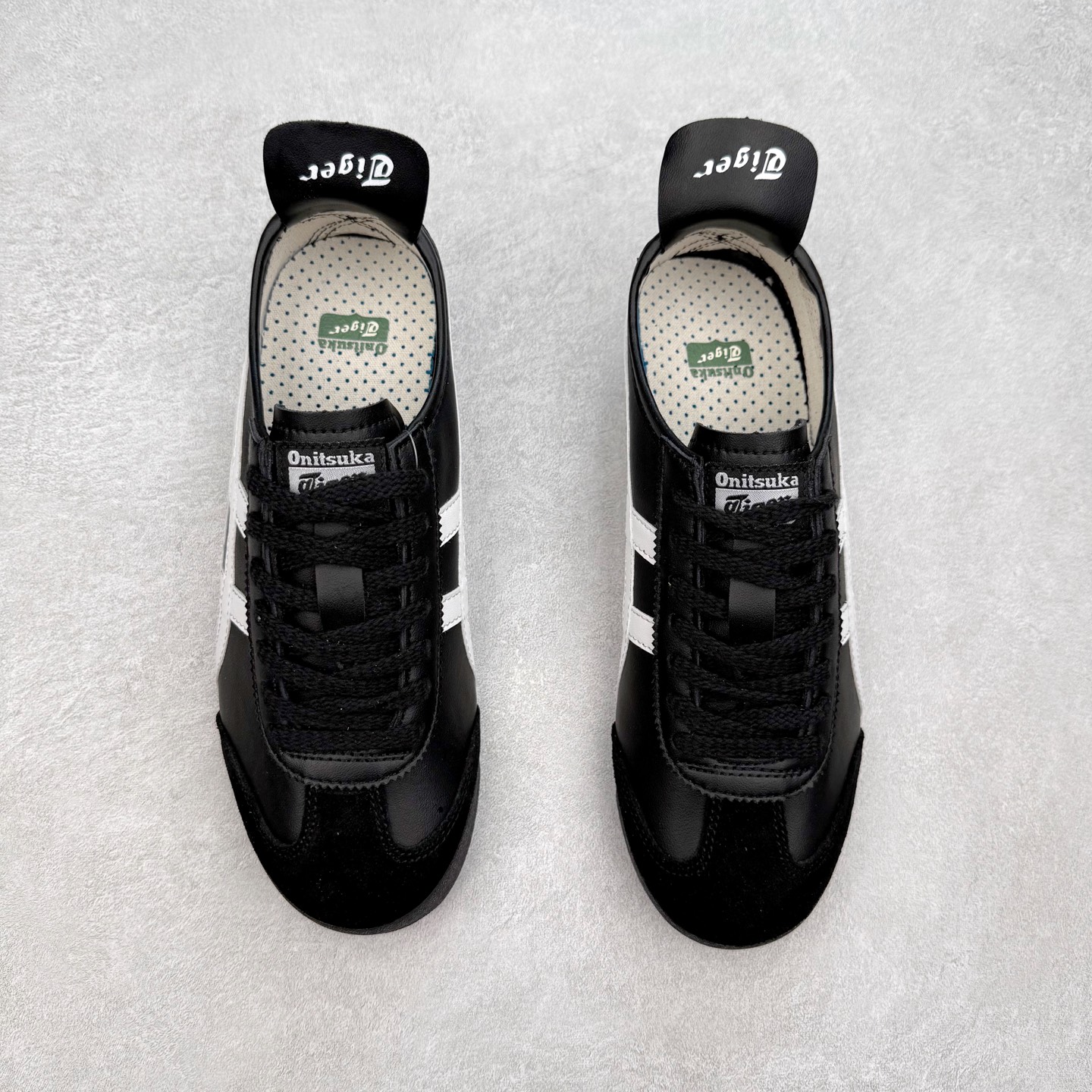 图片[2]-＃纯原福利 Asics Onitsuka Tiger MEXICO 66 亚瑟士鬼冢虎复古经典板鞋 市场最强版本 原厂牛津布加持 海外订单工厂出品 超成熟稳定的做工品控 原装全套纸板楦头开发 原汁原味 完美呈现版型 私模正确鞋底咬花纹路 一比一鞋头弧度高度鞋身弧度 绝不口嗨 细节品控鞋型随意秒杀市面 原档咬花纹路私模大底 一个单元有六个三角形 总体形拼接呈现花瓣状 官方四联吊牌 原装Ortholite轻量化鞋垫 原盒原配 质保卡 说明书 钢印防尘纸 纸板中底带钢印 乳胶组合鞋垫 支持全方位的对比专柜 产品从款式颜色造型上体现出追求舒适和细节的完美 鞋类更是推崇手工制作的严谨与完美 融舒适性与可穿性的设计风格 注重细节的完美和别致魅力 既保持稳重 又不失轻松的时尚感 尺码：36 37 37.5 38 39 39.5 40 40.5 41.5 42 42.5 43.5 44 45-选品中心