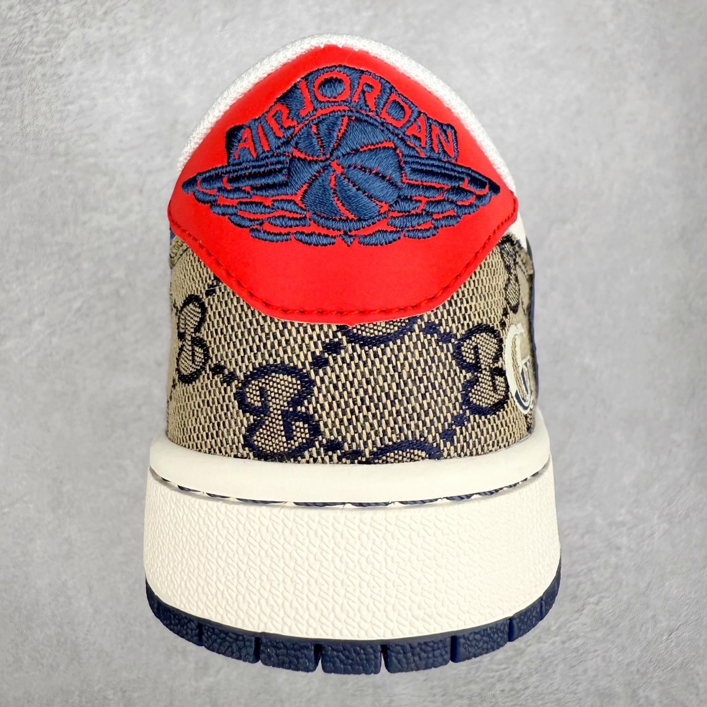 图片[8]-TS x Air Jordan AJ1 Low 倒钩低帮联名定制配色 XY2688-118 原厂内置气垫魔块 A模大底 头层小牛皮 鞋舌AJ原厂专用牛津布+AJ专用反口珍珠布+原厂无杂质高弹内里海棉+特殊封边弹力鞋带 实拍调校N版已经零色差零失真 百分百还原实物色彩所见即所得 不存在货不对板色差等低级问题 选购参考实物拍摄 不混卖不参货 只用心做好货严格选品 承诺混一赔十 尺码：36 36.5 37.5 38 38.5 39 40 40.5 41 42 42.5 43 44 44.5 45-选品中心