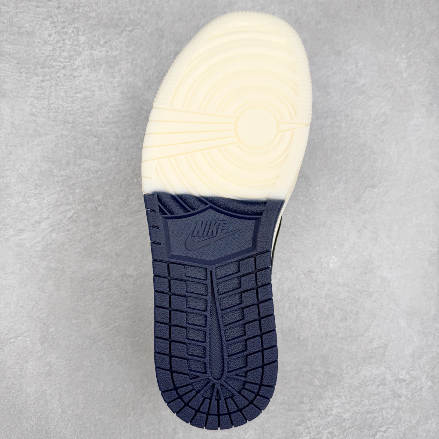 图片[9]-TS x Air Jordan AJ1 Low 倒钩低帮联名定制配色 XY2688-118 原厂内置气垫魔块 A模大底 头层小牛皮 鞋舌AJ原厂专用牛津布+AJ专用反口珍珠布+原厂无杂质高弹内里海棉+特殊封边弹力鞋带 实拍调校N版已经零色差零失真 百分百还原实物色彩所见即所得 不存在货不对板色差等低级问题 选购参考实物拍摄 不混卖不参货 只用心做好货严格选品 承诺混一赔十 尺码：36 36.5 37.5 38 38.5 39 40 40.5 41 42 42.5 43 44 44.5 45-选品中心