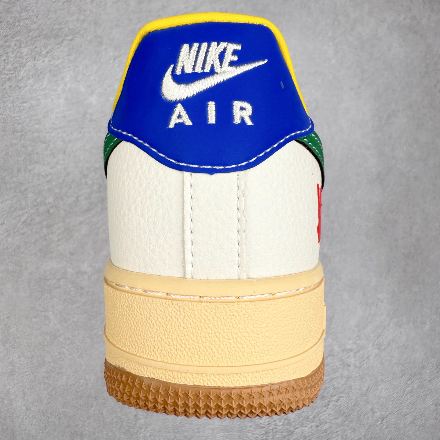 图片[8]-NK Air Force 1´07 Low 空军一号低帮百搭休闲运动板鞋 KB1688-005 柔软、弹性十足的缓震性能和出色的中底设计 横跨复古与现代的外型结合 造就出风靡全球 三十多年的Force 1 直到今天还深受青睐 实拍调校N版已经零色差零失真 百分百还原实物色彩所见即所得 不存在货不对板色差等低级问题 选购参考实物拍摄 不混卖不参货 只用心做好货严格选品 承诺混一赔十 尺码：36 36.5 37.5 38 38.5 39 40 40.5 41 42 42.5 43 44 44.5 45-选品中心