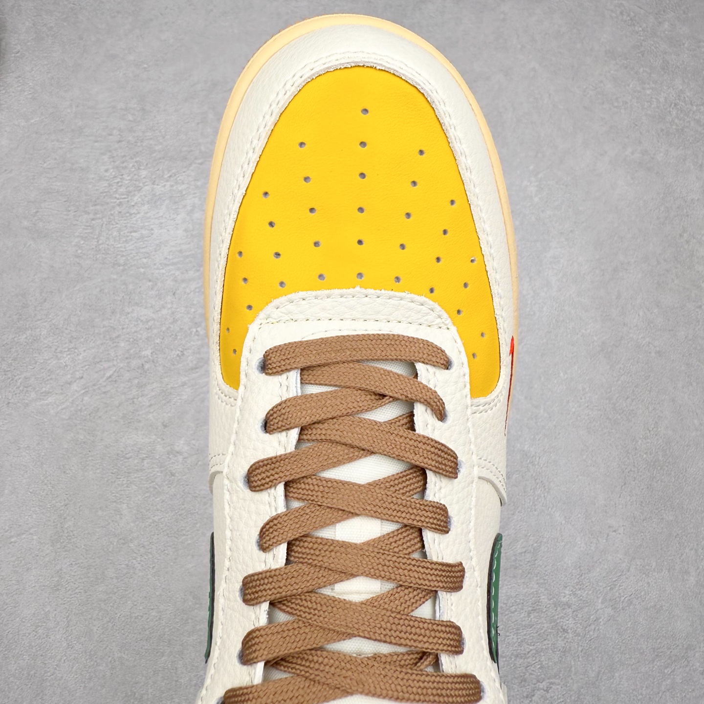 图片[4]-NK Air Force 1´07 Low 空军一号低帮百搭休闲运动板鞋 KB1688-005 柔软、弹性十足的缓震性能和出色的中底设计 横跨复古与现代的外型结合 造就出风靡全球 三十多年的Force 1 直到今天还深受青睐 实拍调校N版已经零色差零失真 百分百还原实物色彩所见即所得 不存在货不对板色差等低级问题 选购参考实物拍摄 不混卖不参货 只用心做好货严格选品 承诺混一赔十 尺码：36 36.5 37.5 38 38.5 39 40 40.5 41 42 42.5 43 44 44.5 45-选品中心