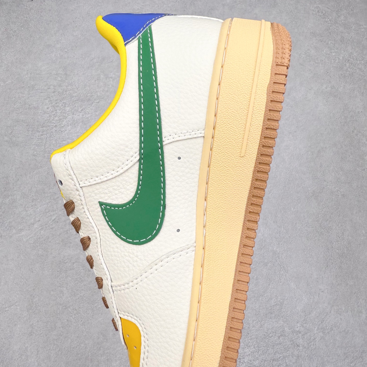图片[7]-NK Air Force 1´07 Low 空军一号低帮百搭休闲运动板鞋 KB1688-005 柔软、弹性十足的缓震性能和出色的中底设计 横跨复古与现代的外型结合 造就出风靡全球 三十多年的Force 1 直到今天还深受青睐 实拍调校N版已经零色差零失真 百分百还原实物色彩所见即所得 不存在货不对板色差等低级问题 选购参考实物拍摄 不混卖不参货 只用心做好货严格选品 承诺混一赔十 尺码：36 36.5 37.5 38 38.5 39 40 40.5 41 42 42.5 43 44 44.5 45-选品中心