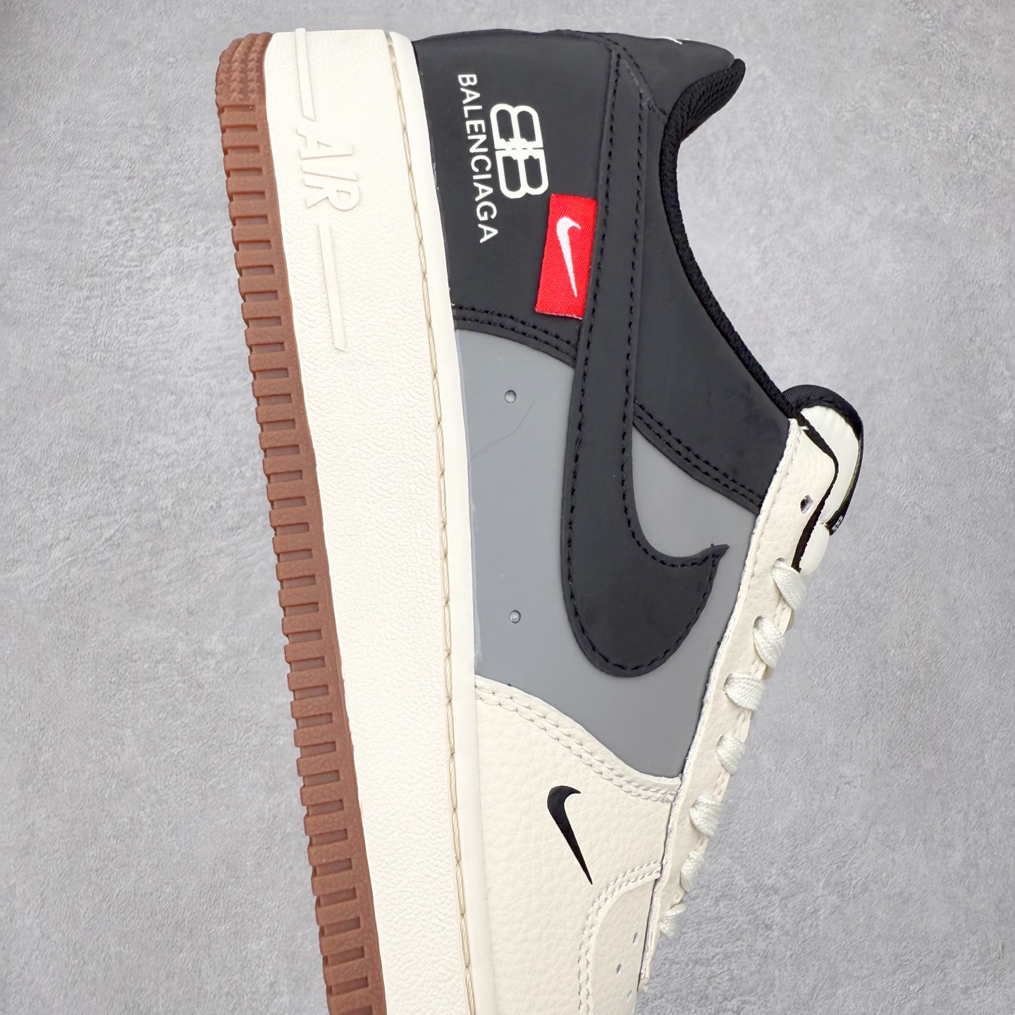 图片[6]-NK Air Force 1´07 Low 空军一号低帮百搭休闲运动板鞋 HJ3318-005 柔软、弹性十足的缓震性能和出色的中底设计 横跨复古与现代的外型结合 造就出风靡全球 三十多年的Force 1 直到今天还深受青睐 实拍调校N版已经零色差零失真 百分百还原实物色彩所见即所得 不存在货不对板色差等低级问题 选购参考实物拍摄 不混卖不参货 只用心做好货严格选品 承诺混一赔十 尺码：36 36.5 37.5 38 38.5 39 40 40.5 41 42 42.5 43 44 44.5 45-选品中心