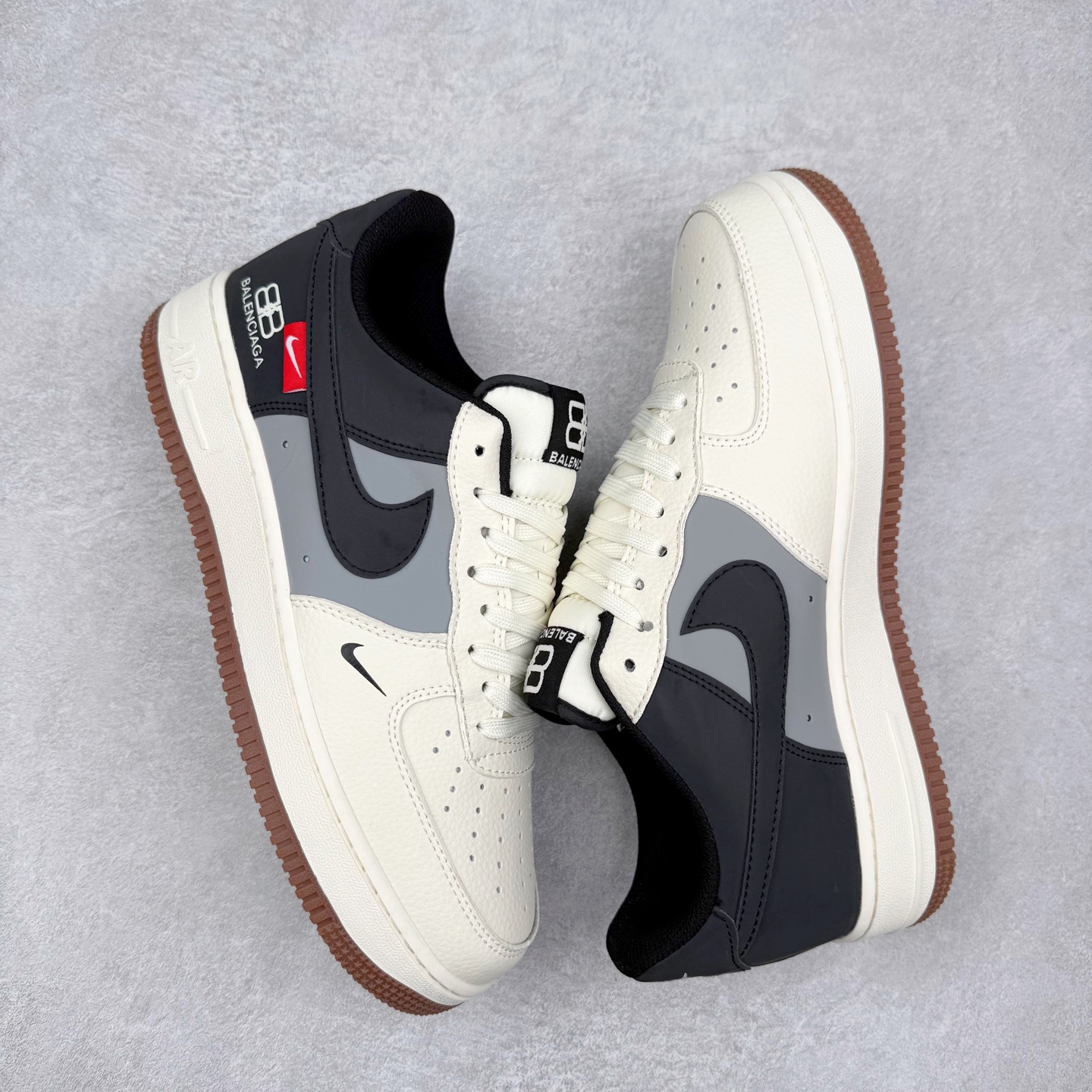 图片[3]-NK Air Force 1´07 Low 空军一号低帮百搭休闲运动板鞋 HJ3318-005 柔软、弹性十足的缓震性能和出色的中底设计 横跨复古与现代的外型结合 造就出风靡全球 三十多年的Force 1 直到今天还深受青睐 实拍调校N版已经零色差零失真 百分百还原实物色彩所见即所得 不存在货不对板色差等低级问题 选购参考实物拍摄 不混卖不参货 只用心做好货严格选品 承诺混一赔十 尺码：36 36.5 37.5 38 38.5 39 40 40.5 41 42 42.5 43 44 44.5 45-选品中心