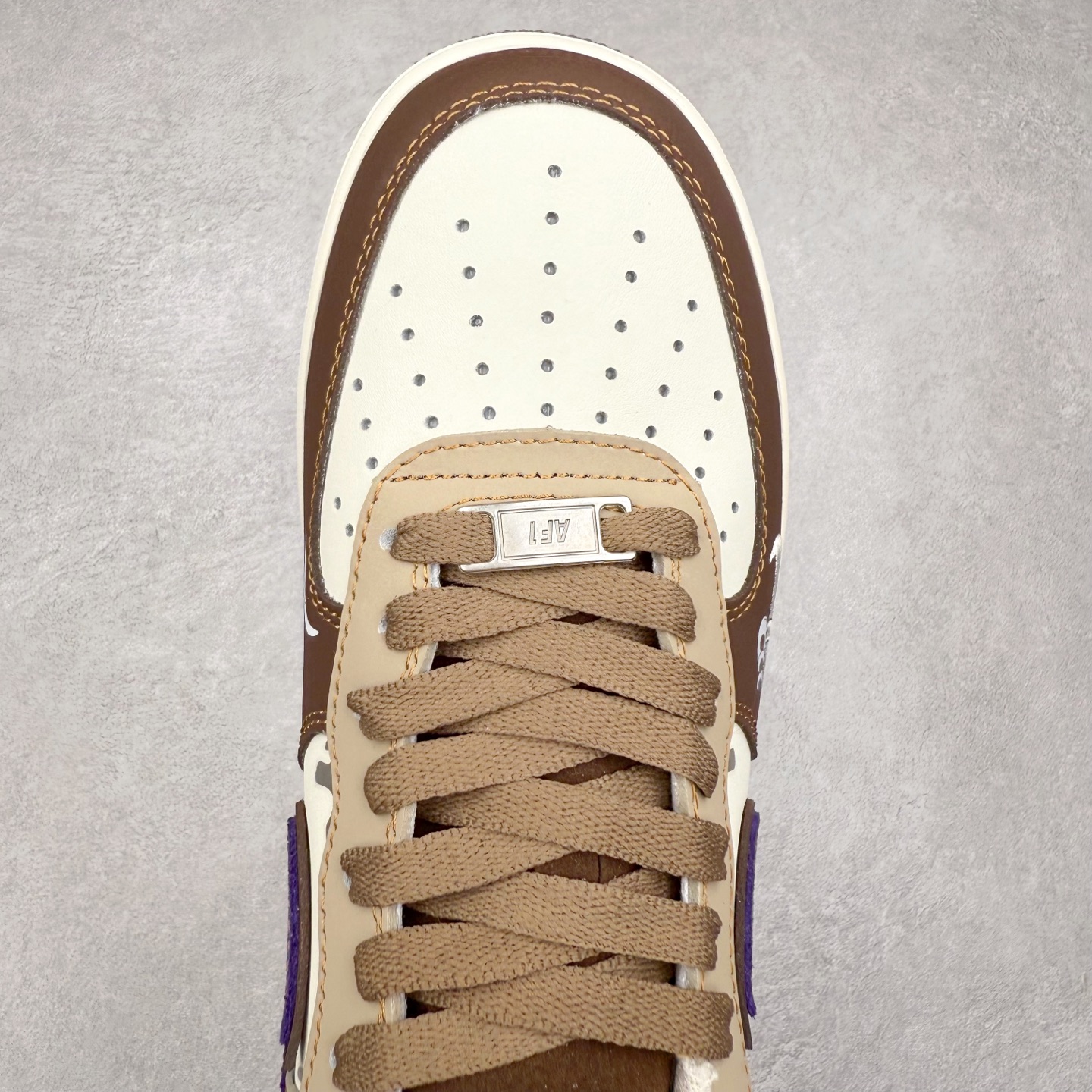 图片[4]-NK Air Force 1´07 Low 空军一号低帮百搭休闲运动板鞋 LJ8822-111 柔软、弹性十足的缓震性能和出色的中底设计 横跨复古与现代的外型结合 造就出风靡全球 三十多年的Force 1 直到今天还深受青睐 实拍调校N版已经零色差零失真 百分百还原实物色彩所见即所得 不存在货不对板色差等低级问题 选购参考实物拍摄 不混卖不参货 只用心做好货严格选品 承诺混一赔十 尺码：36 36.5 37.5 38 38.5 39 40 40.5 41 42 42.5 43 44 44.5 45-选品中心