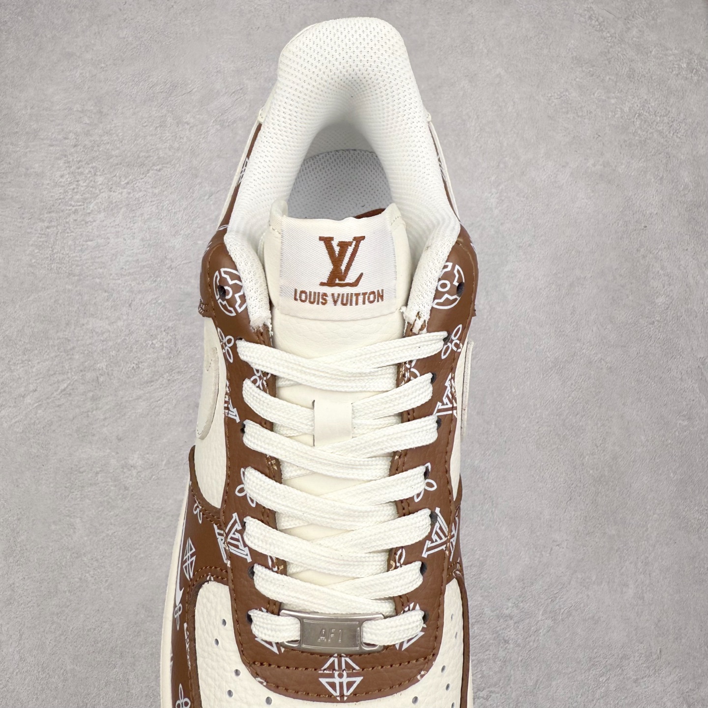 图片[5]-NK Air Force 1´07 Low 空军一号低帮百搭休闲运动板鞋 LW9279-018 柔软、弹性十足的缓震性能和出色的中底设计 横跨复古与现代的外型结合 造就出风靡全球 三十多年的Force 1 直到今天还深受青睐 实拍调校N版已经零色差零失真 百分百还原实物色彩所见即所得 不存在货不对板色差等低级问题 选购参考实物拍摄 不混卖不参货 只用心做好货严格选品 承诺混一赔十 尺码：36 36.5 37.5 38 38.5 39 40 40.5 41 42 42.5 43 44 44.5 45-选品中心