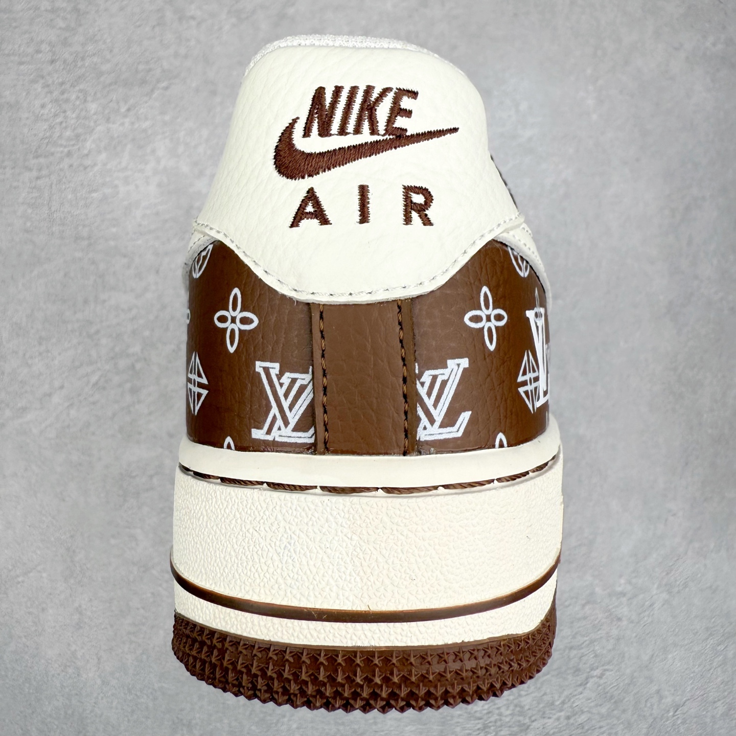 图片[8]-NK Air Force 1´07 Low 空军一号低帮百搭休闲运动板鞋 LW9279-018 柔软、弹性十足的缓震性能和出色的中底设计 横跨复古与现代的外型结合 造就出风靡全球 三十多年的Force 1 直到今天还深受青睐 实拍调校N版已经零色差零失真 百分百还原实物色彩所见即所得 不存在货不对板色差等低级问题 选购参考实物拍摄 不混卖不参货 只用心做好货严格选品 承诺混一赔十 尺码：36 36.5 37.5 38 38.5 39 40 40.5 41 42 42.5 43 44 44.5 45-选品中心