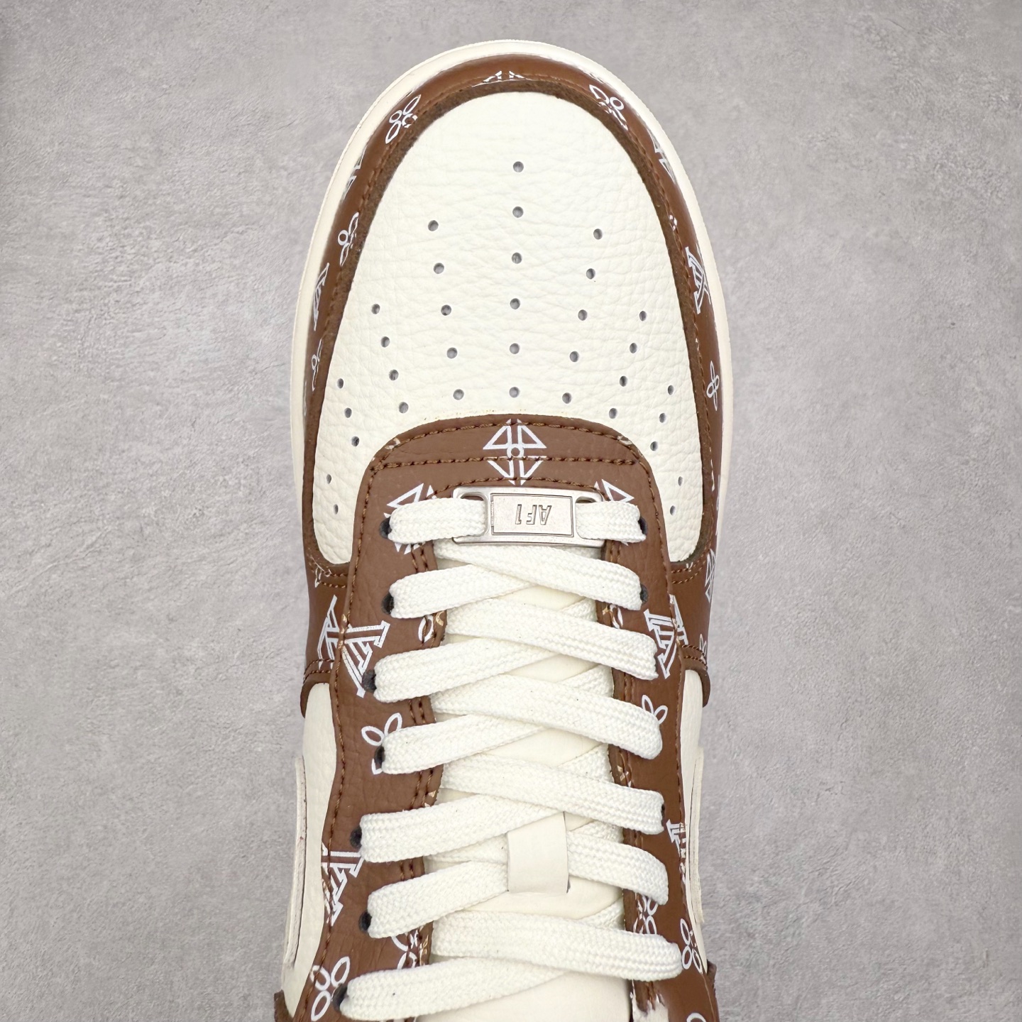 图片[4]-NK Air Force 1´07 Low 空军一号低帮百搭休闲运动板鞋 LW9279-018 柔软、弹性十足的缓震性能和出色的中底设计 横跨复古与现代的外型结合 造就出风靡全球 三十多年的Force 1 直到今天还深受青睐 实拍调校N版已经零色差零失真 百分百还原实物色彩所见即所得 不存在货不对板色差等低级问题 选购参考实物拍摄 不混卖不参货 只用心做好货严格选品 承诺混一赔十 尺码：36 36.5 37.5 38 38.5 39 40 40.5 41 42 42.5 43 44 44.5 45-选品中心