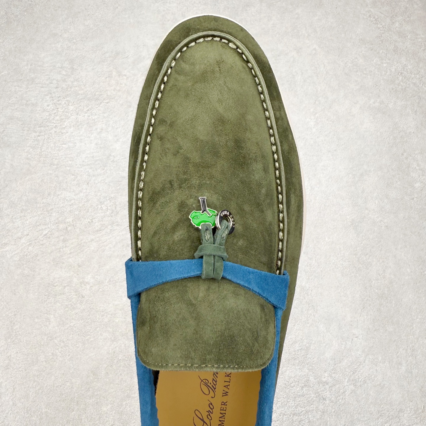 图片[4]-Brunello Cucinelli 小牛皮套脚圆头乐福鞋 Brunello Cucinelli是来自意大利的世界顶级奢侈品牌，被誉为低调奢华的“山羊绒之王”和“服装界真正的奢侈品”。很多人都知道羊绒Cashmere顶级、昂贵，一穿就脱不下来，还很容易和其他衣服相互搭配，但是，再也没有比Brunello Cucinelli 这个品牌更懂得把顶级的羊绒面料设计出一种“低调的奢华”的风格。尺码：37 38 39 40 41 42 43 44 45 46-选品中心