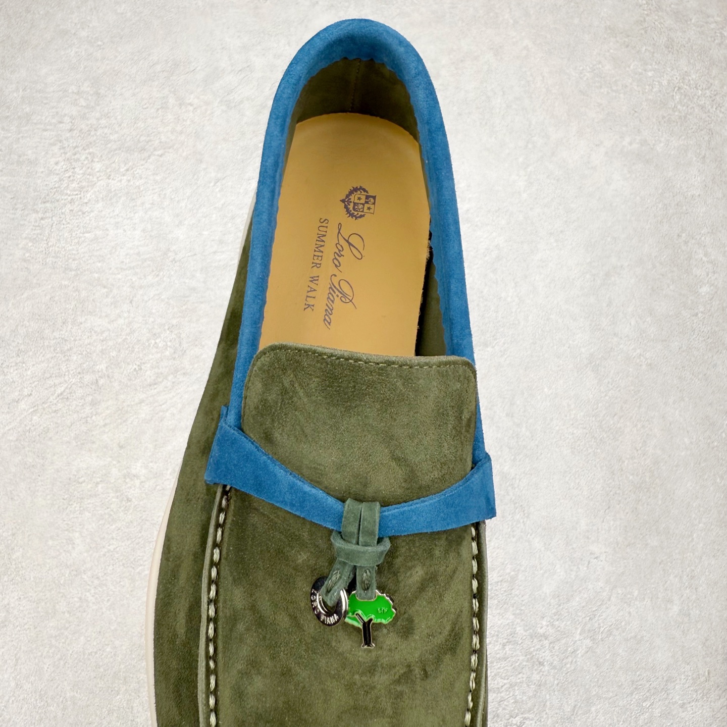 图片[5]-Brunello Cucinelli 小牛皮套脚圆头乐福鞋 Brunello Cucinelli是来自意大利的世界顶级奢侈品牌，被誉为低调奢华的“山羊绒之王”和“服装界真正的奢侈品”。很多人都知道羊绒Cashmere顶级、昂贵，一穿就脱不下来，还很容易和其他衣服相互搭配，但是，再也没有比Brunello Cucinelli 这个品牌更懂得把顶级的羊绒面料设计出一种“低调的奢华”的风格。尺码：37 38 39 40 41 42 43 44 45 46-选品中心