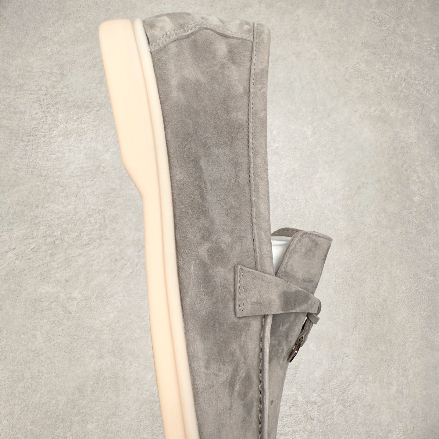 图片[6]-Brunello Cucinelli 小牛皮套脚圆头乐福鞋 Brunello Cucinelli是来自意大利的世界顶级奢侈品牌，被誉为低调奢华的“山羊绒之王”和“服装界真正的奢侈品”。很多人都知道羊绒Cashmere顶级、昂贵，一穿就脱不下来，还很容易和其他衣服相互搭配，但是，再也没有比Brunello Cucinelli 这个品牌更懂得把顶级的羊绒面料设计出一种“低调的奢华”的风格。尺码：37 38 39 40 41 42 43 44 45 46-选品中心