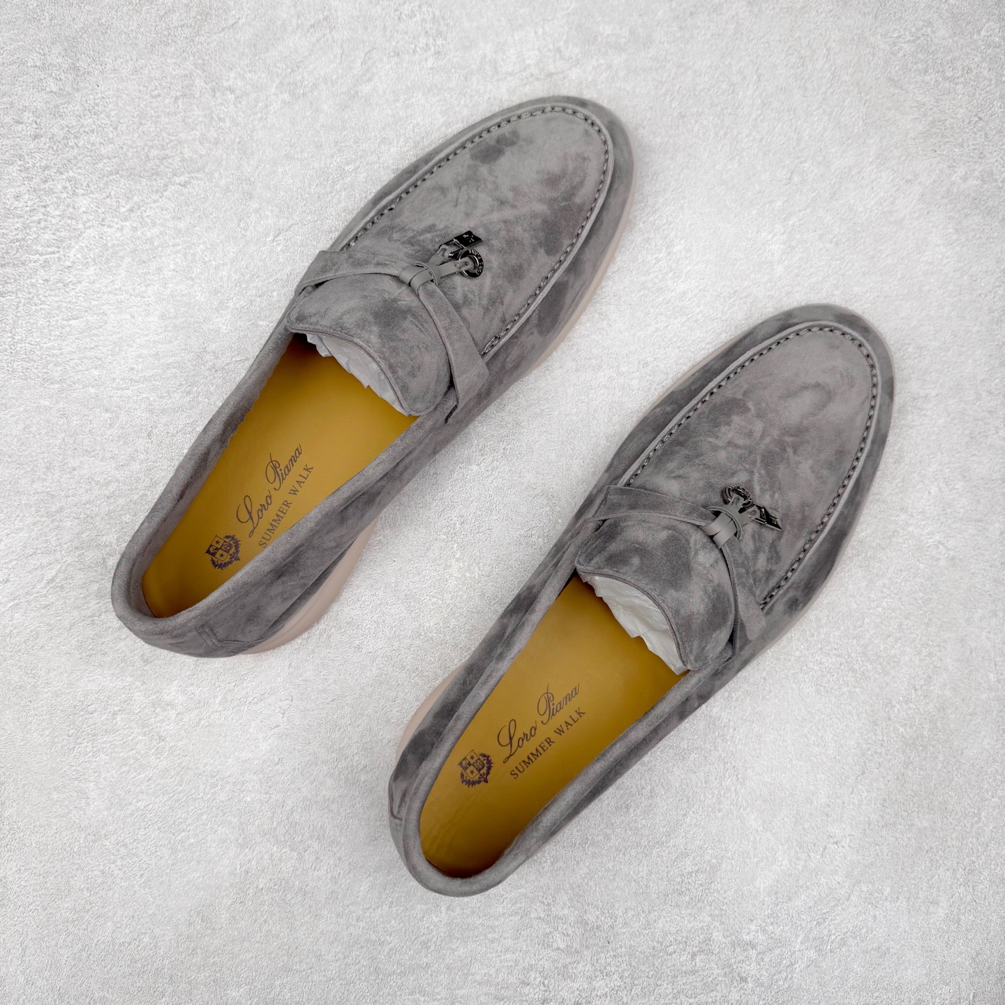 图片[3]-Brunello Cucinelli 小牛皮套脚圆头乐福鞋 Brunello Cucinelli是来自意大利的世界顶级奢侈品牌，被誉为低调奢华的“山羊绒之王”和“服装界真正的奢侈品”。很多人都知道羊绒Cashmere顶级、昂贵，一穿就脱不下来，还很容易和其他衣服相互搭配，但是，再也没有比Brunello Cucinelli 这个品牌更懂得把顶级的羊绒面料设计出一种“低调的奢华”的风格。尺码：37 38 39 40 41 42 43 44 45 46-选品中心